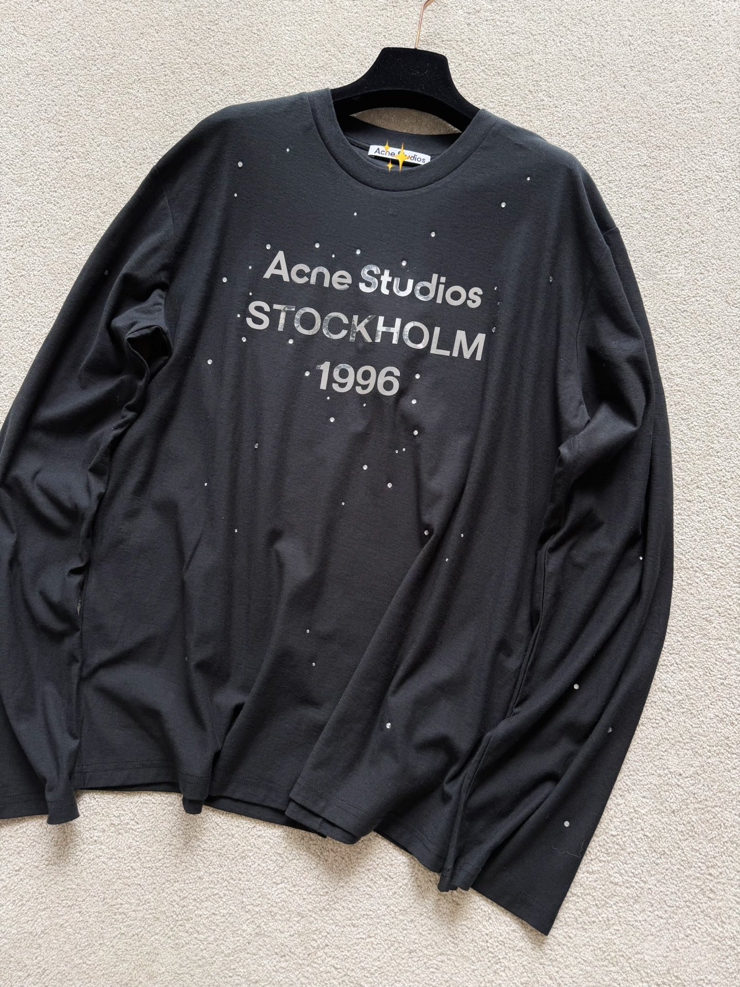 NO:566631,The new logo, limited to North America, has been shipped!! My 1996 series has sold over 3,000 pieces. Customers who have bought it are full of praise. For the new logo, we must be more careful about our products and not make any detours. The latest metal mirror printed letters are super hard to buy. When you get it, it is the VIP logo. It has been drilled by imported machines at high temperatures. It sparkles under different lights and makes people addicted~~,, alexander wang19860909北美限定·新logo出货啦 !! 我家爆单3000+件的1996系列 入手过的顾客都是赞不绝口 新logo更加要认准我们出品不走弯路 最新金属镜面印花字母 超难买,拿到手就是vip标识 经过进口机器高温烫钻 不同光线下闪闪发光让人爱不释手~~,,alexander wang,Women's clothing