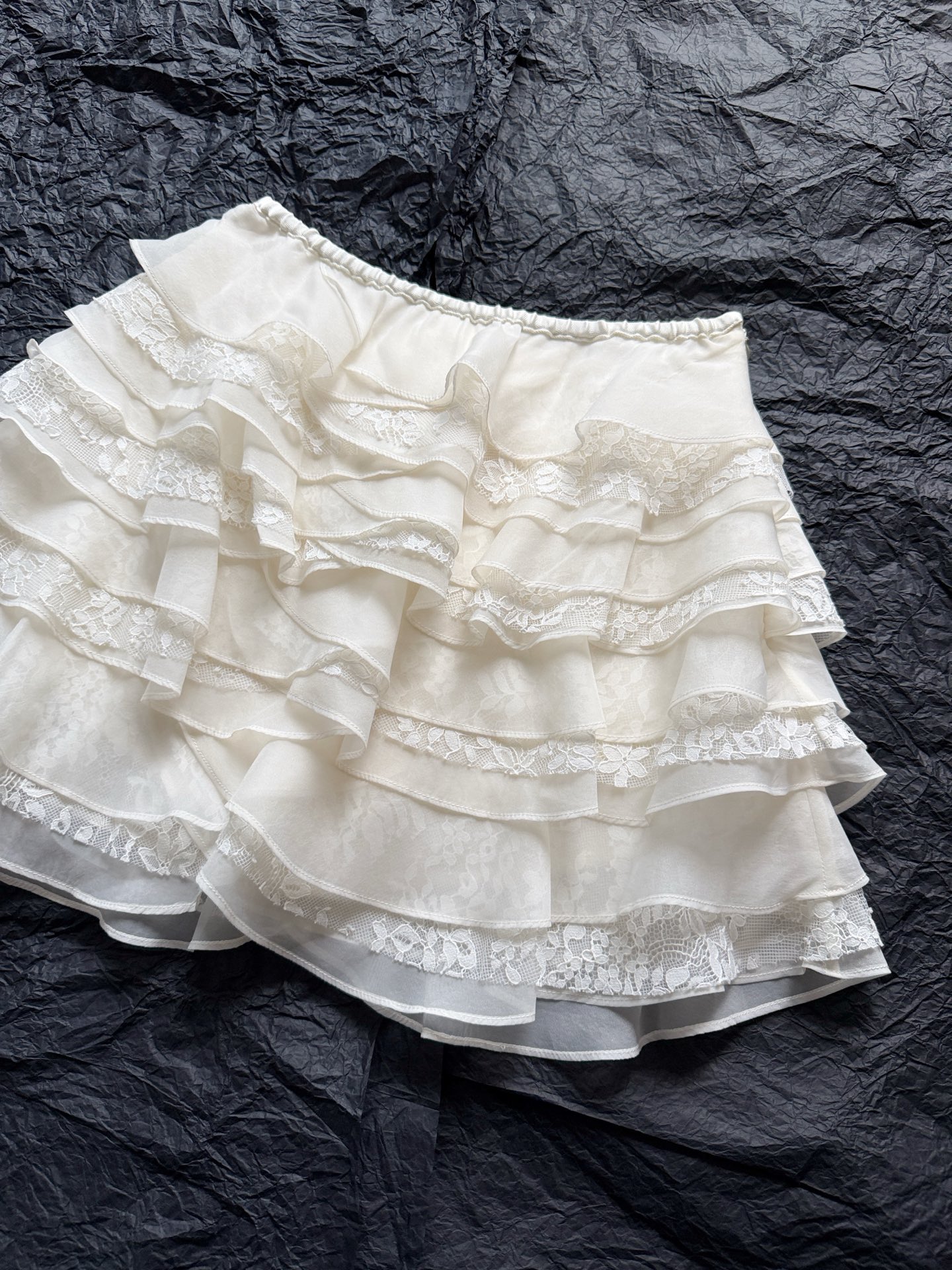 NO:567822,ZY is a sweet and rich flower in the world. With this cake skirt in autumn and winter, all sweaters and jackets come alive ~~ You can see the fineness of the craftsmanship through the screen. Every point is individually made and spliced. It uses invisible stitching lines to make it full and three-dimensional. The details are also more advanced and upscale!! The interior is lined with shorts of the same color to prevent leakage and meet the needs of more occasions. Across spring, summer, autumn and winter, there is no picky temperature, skirts, shorts, jackets &  coats,sweaters,alexander wang19860909ZY人间甜美富贵花 秋冬有了这一条蛋糕裙 所有的毛衣和外套都活了 ~~ 隔着屏幕都看得到工艺的精细度 每一分都是单独制作拼接 采用隐形缝合线,饱满立体 细节上也更加高级上档次 !! 内里设有同色系内衬短裤防走光 满足更多场合穿搭需求 横跨春夏秋冬,就没有它挑剔的温度,,skirts,shorts,jackets & coats,sweaters,alexander wang,Women's clothing