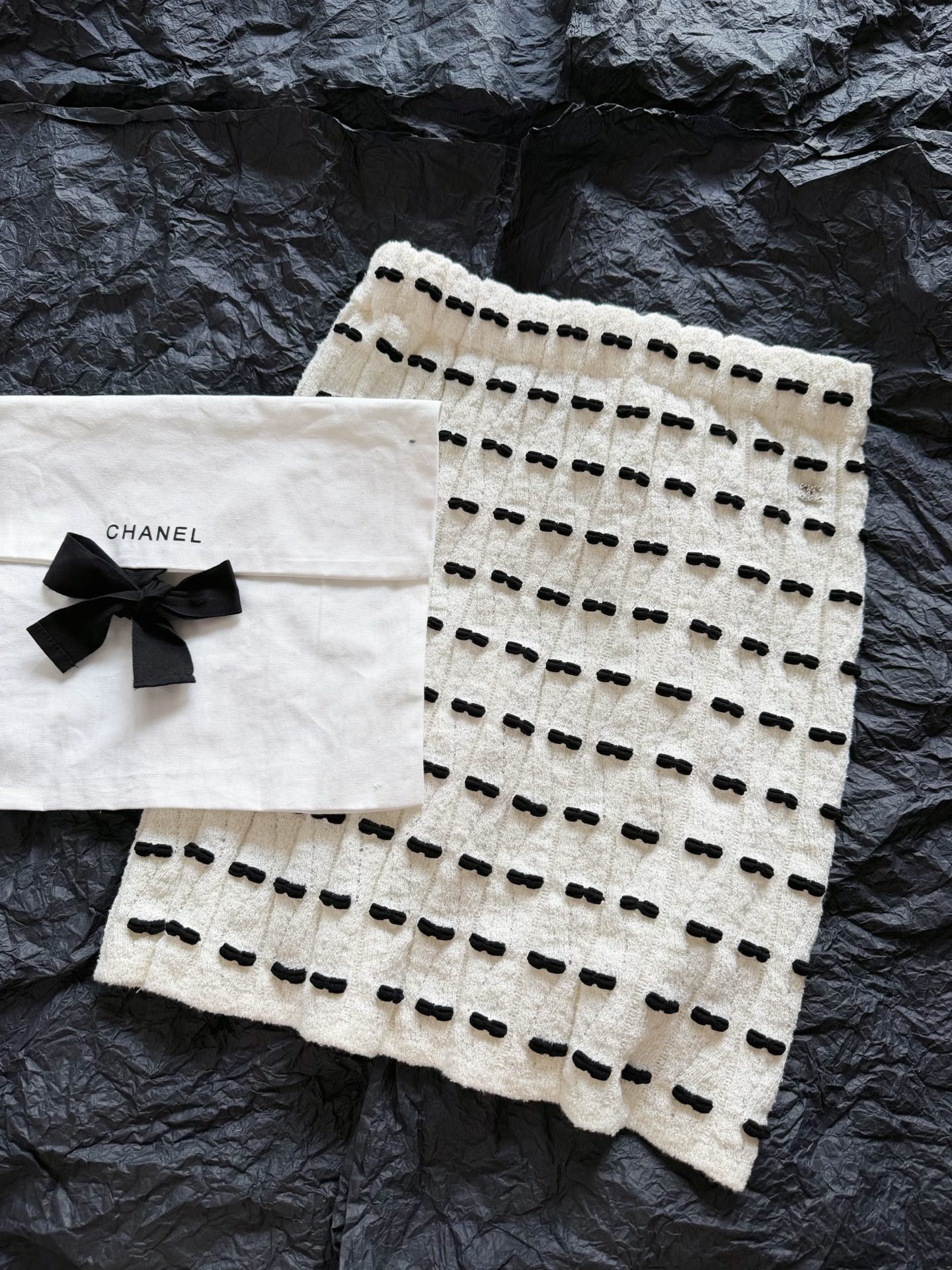 NO:576198,Actual photos of off-white details. The small bow logo is too annoying to me. It feels obvious when I touch it with my hands. ~~,,alexander wang19860909米白色细节实拍图 满副小蝴蝶结logo太戳我了 用手摸明显凹凸感 ~~,,alexander wang,Women's clothing