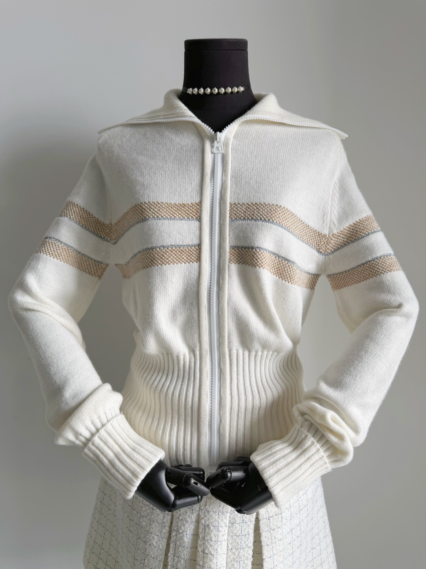 NO:576746,D family’s new season ALPS ski series, the lucky five-pointed star that must be collected every year, is no exception ~~ I bought the zipper cardigan + lapel pullover, custom-woven and dyed wool + cashmere wool, comfortable and skin-friendly without piercing the flesh, and can be worn next to the skin. Customized three-dimensional jacquard five-pointed star with same-color embroidery thread. Imported machine high-density knitted texture. Cuff hem + rib knitted cuff. Highly elastic, not loose after long-term wear. The feel and texture are all done for you, loro  piana,dior,alexander wang19860909D家新一季ALPS滑雪系列 每年必收的幸运五角星 今年也不例外 ~~ 拉链开衫+翻领套头都买入 定织定染羊毛+羊绒毛料 舒适亲肤不扎肉,可贴身穿 定制同色调绣线立体提花五角星 进口机器高密针织纹理 袖口下摆+罗纹针织收口 富有弹力,久穿不松 手感与质感都给你们做足了,,loro piana,dior,alexander wang,Women's clothing