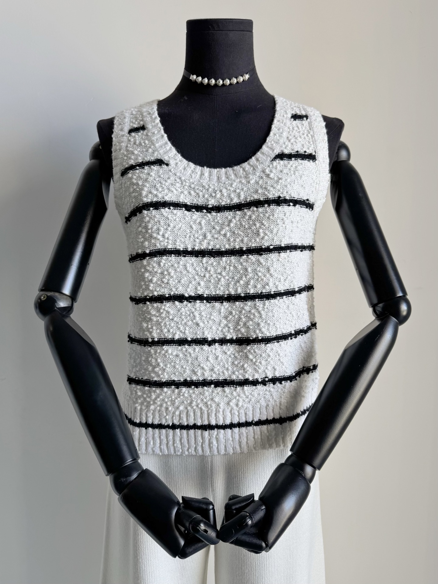 NO:589297,Actual photos of the same series of vests and details. Look for the texture of my fabric. The graininess is vividly restored!! Differentiate from the uneven versions on the market, alexander wang19860909同系列背心·细节实拍图 认准我家的面料肌理感 颗粒感还原淋漓尽致 !! 区别市面参差不齐的版本,,alexander wang,Women's clothing