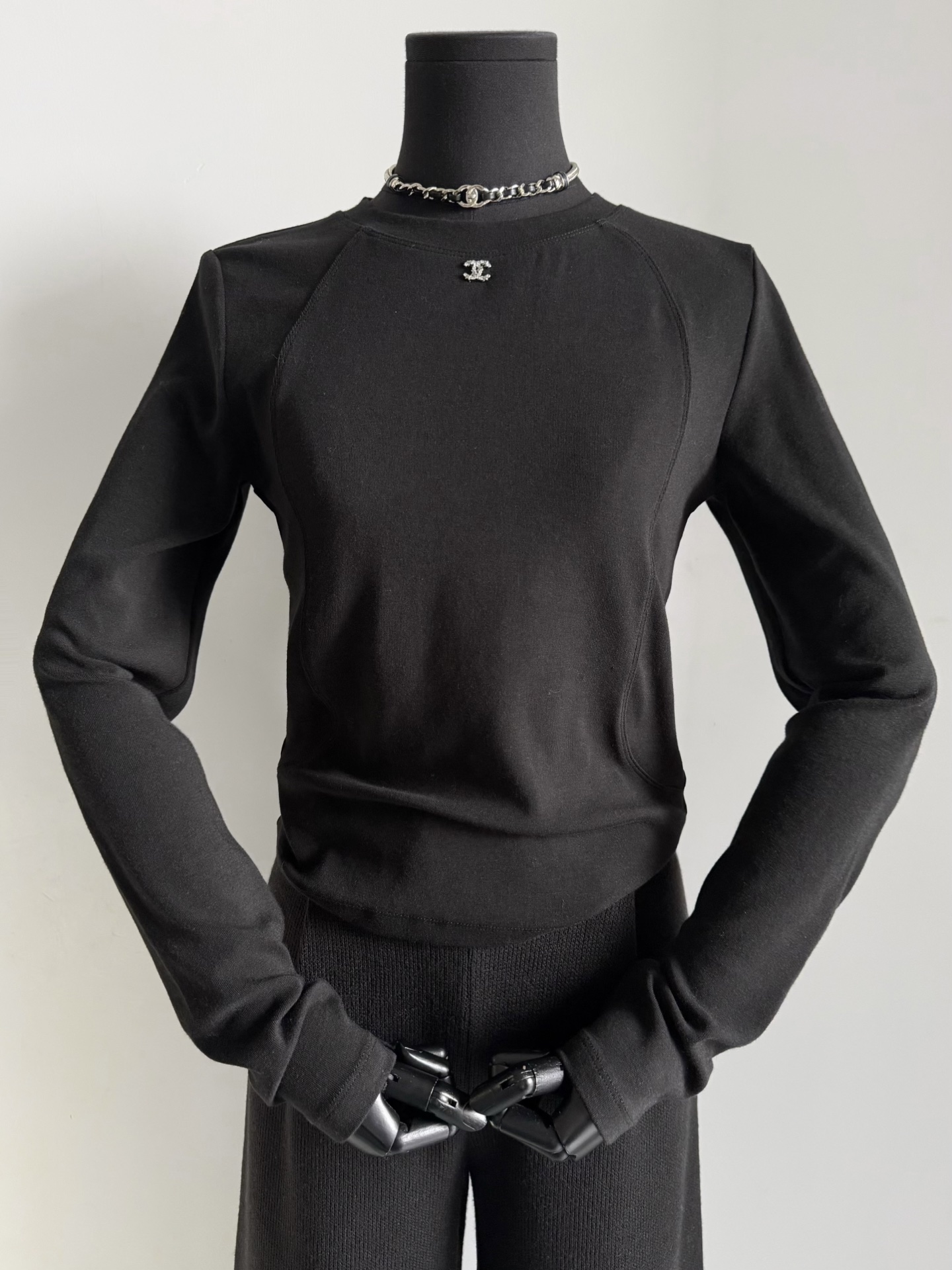 NO:606441,Actual photos of black details. I sincerely recommend regular customers to stock up on a few pieces. The brushed finish is super skin-friendly. It looks slim and easy to wear. It has a ceiling interior. Alexander Wang19860909黑色·细节实拍图 真心推荐老顾客多囤几件 磨毛处理超亲肤 显瘦又好穿,内搭天花板,,alexander wang,Women's clothing