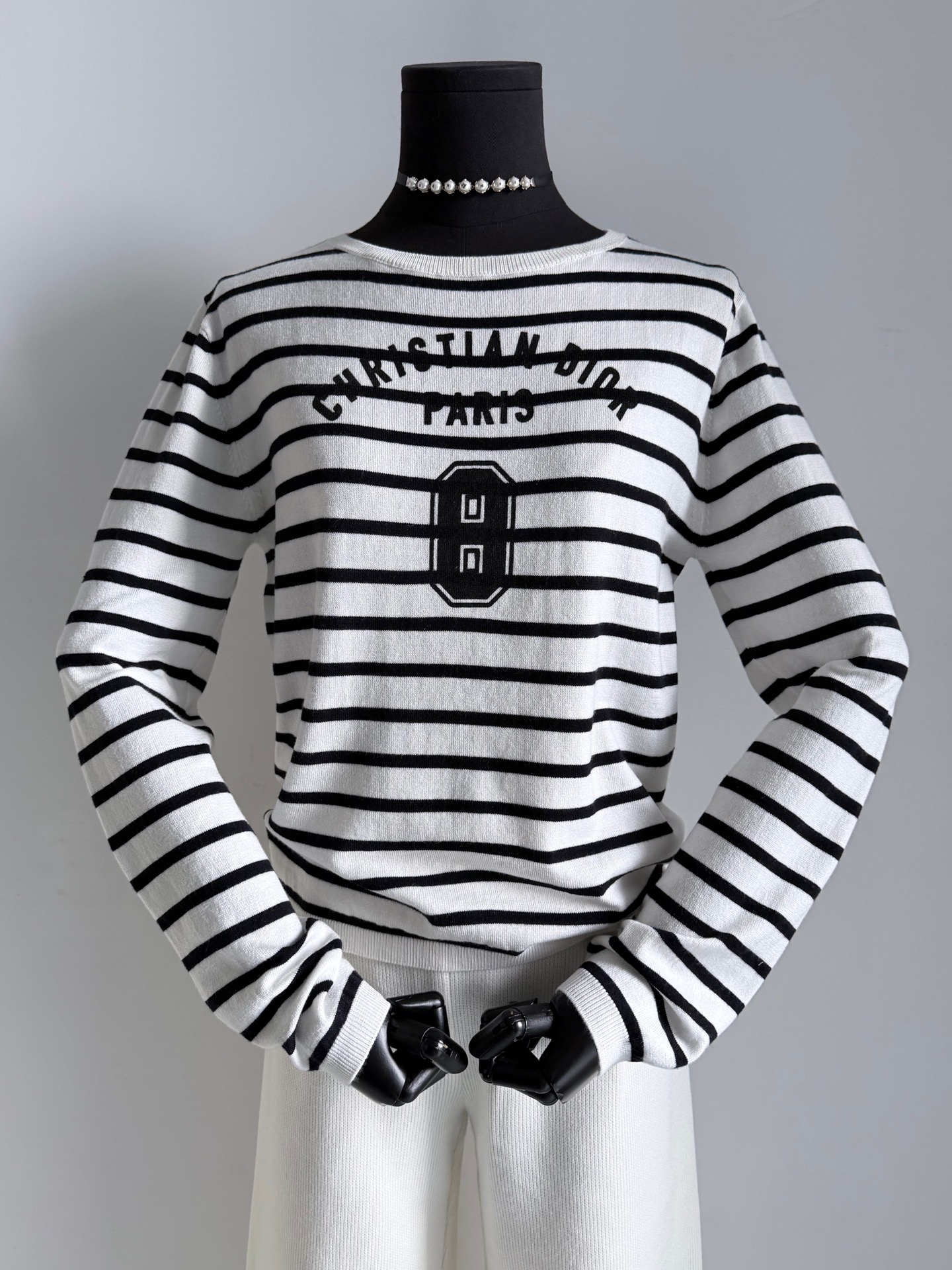 NO:652261,D+ timeless sea soul shirt This autumn and winter new products return to the classic '8'. Update with the cabinet, buy early and enjoy. Custom-woven and dyed cashmere + mulberry silk blended wool. Super skin-friendly texture suitable for close-fitting wear. Customers who pay attention to comfort can close their eyes. The front and back are precisely made with checkered stripes. The seams and edges are very precise and delicate. It is low-key and has good aesthetics. It is currently worn under all kinds of coats. In early spring, it can be worn alone, elegant and comfortable. Jackets & coats, alexander  wang19860909D+永不过时海魂衫 今年秋冬新品回归经典“8”字 和柜子一起更新,早买早享受 定织定染山羊绒+桑蚕丝混纺毛料 适合贴身穿的超亲肤质感 注重舒适度的顾客可以闭眼收. 前后精准对格条纹制作 缝盘收边都是相当精准细腻 低调又有好审美 当下内搭在各类外套里 早春就直接单穿,优雅自若,,jackets & coats,alexander wang,Women's clothing