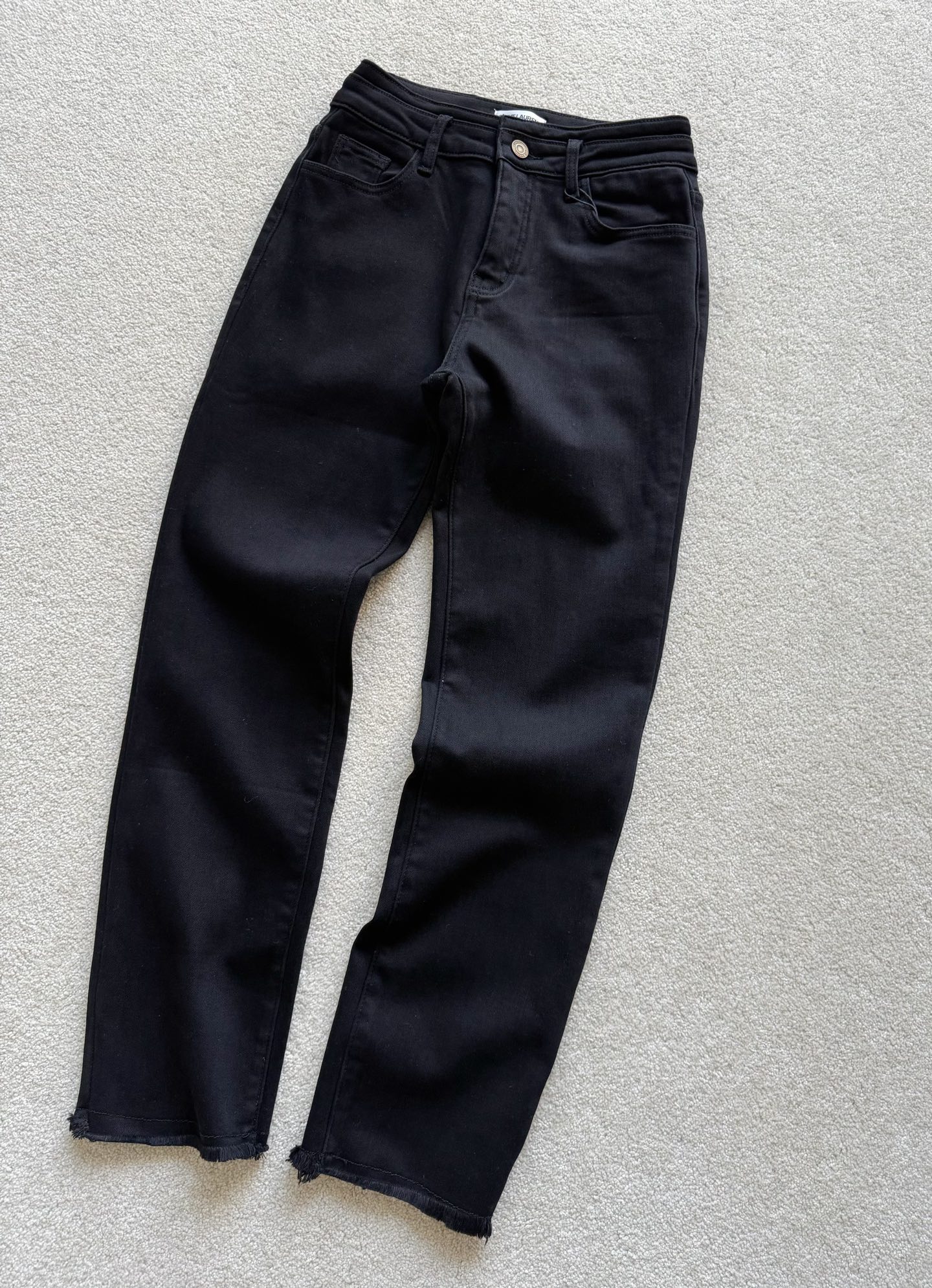 NO:665863,Exclusive good product, worth buying a pair and stocking up. SLP simple embroidered elastic waist small leg pants. Really practical materials, warm and easy to wear. It is very necessary to match boots with down jackets in autumn and winter!! Customized high-weight denim cotton with elasticity. Durable and not easy to deform. It lifts the buttocks and tightens the abdomen. It has strong wrapping properties. The bottom is fleece, which is full of warmth, but the upper body is unusually slim. The pants have a unique shape. Look for our version to get them. loro  piana,boots,down jacket, 19860909独家好货·值得买一条囤一条 slp简约刺绣弹力腰小脚裤 实打实用料,保暖又好穿 秋冬搭配靴子配羽绒服太需要了 !! 定制高克重牛仔棉带有弹力 经久耐穿不易变形走样 提臀收腹不在话下,包裹性极强 底抓绒,保暖性拉满 但是上身却异常显瘦 裤型一绝,认准我们家版型来收,,loro piana,boots,down jacket, ,Women's clothing