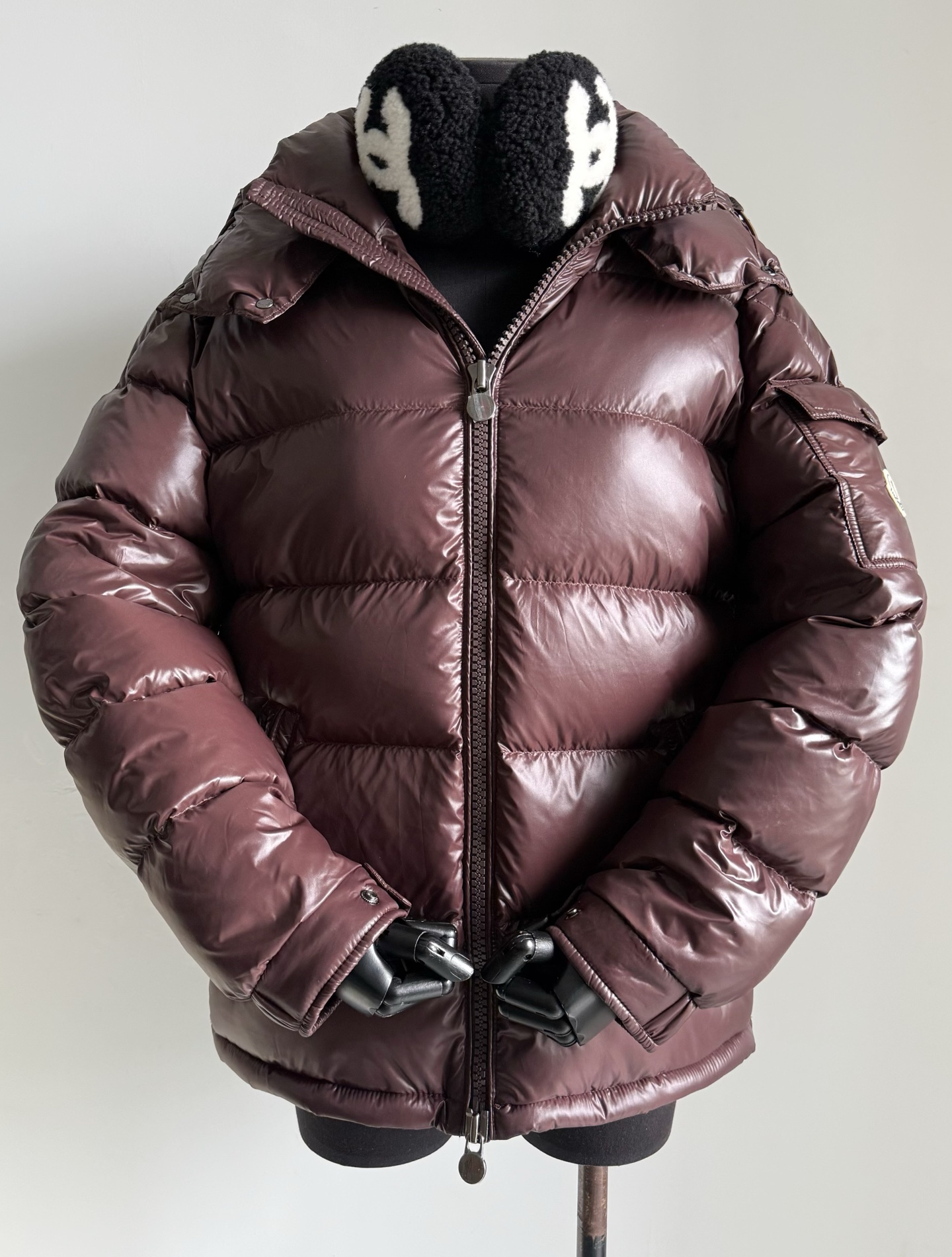 NO:685371,It was equipped with a dust bag and I waited for nearly two months before updating. I didn't dare to release this big product until I saw the perfect color in person. I rushed over to take a real shot of the new one for you. It can be called the annual gift. The beautiful color maya. If I only buy one down jacket this year, this is it ~~ The new color is mocha brown, which has been swapped over ten times. Quality and quantity are guaranteed. Each piece is made of national standard white goose down that can pass inspection. The surface paint texture is excellent, and it is windproof and waterproof.  The filling amount is as high as 196 grams. It is evenly distributed and full, and the warmth is fully guaranteed. Accept the comparison from the whole network, and look for the real photos of my home without making any detours., down jacket,19860909配防尘袋憋了接近两个月才来更新 这款大货入库之前我都不敢发布 直到眼睁睁看到实物完美的配色 这才赶过来给你们实拍上新. 称得上年度巨献绝美色调maya 如果今年只收一件羽绒服就它了 ~~ 新配色摩卡棕,反复对调十多次 保质保量每一件,都是国标可过检白鹅绒 表层漆面质感极佳,防风防水质量上乘 填充绒量高达196克 分布均匀饱满,保暖度拉满 接受全网对比,认准我家实拍不走弯路,,down jacket,,Women's clothing