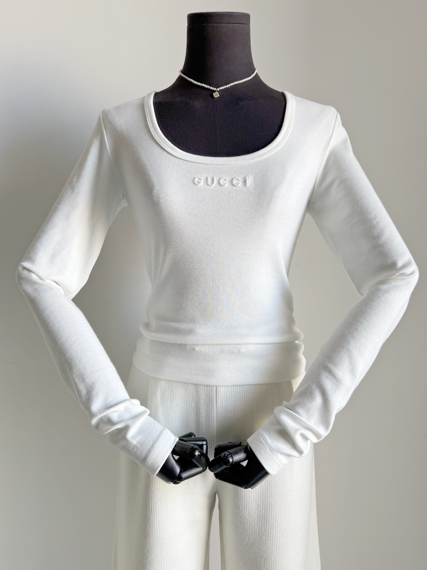 NO:709955,Cream White·Details Actual Photos This style is so awesome. Anyone who wears upper body will understand. I refuse the same boring bottoming shirt. It makes people fall in love with dressing again.19860909奶油白·细节实拍图 这版型太赞了 上身的人就懂 拒绝千篇一律沉闷的打底衫 它让人重新爱上穿搭,,,Women's clothing