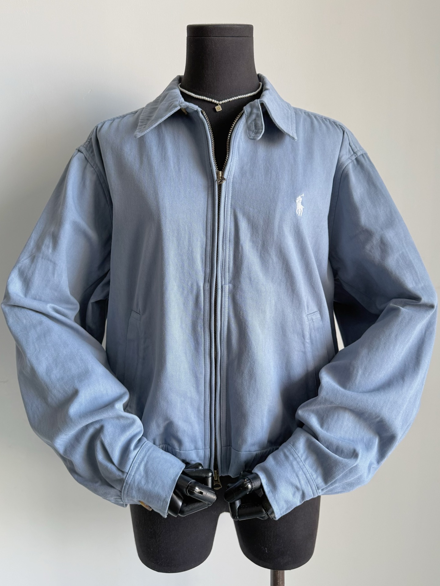 NO:735987,I caught the haze blue polo jacket in the cabinet at first glance. Many people are waiting for us to release this one. It is really difficult to restore this blue tone!! It is neither dark nor light and has a sense of old age. We have conquered the essence of yb one by one. A jacket with a strong sense of fashion is also very age-reducing. It is the same style for men and women, regardless of body shape. Those who know how to match it, jackets & coats, jackets & coats,19860909在柜子一眼相中的雾霾蓝polo夹克 不少人都在等我们出这件 这个蓝色调要还原真的有难度 !! 不深不浅还有一丝做旧感 yb的精髓我们都逐一攻克了 时髦感极强的一件外套又很减龄 男女同款不挑身材懂搭配的来,,jackets & coats,jackets & coats,,Women's clothing