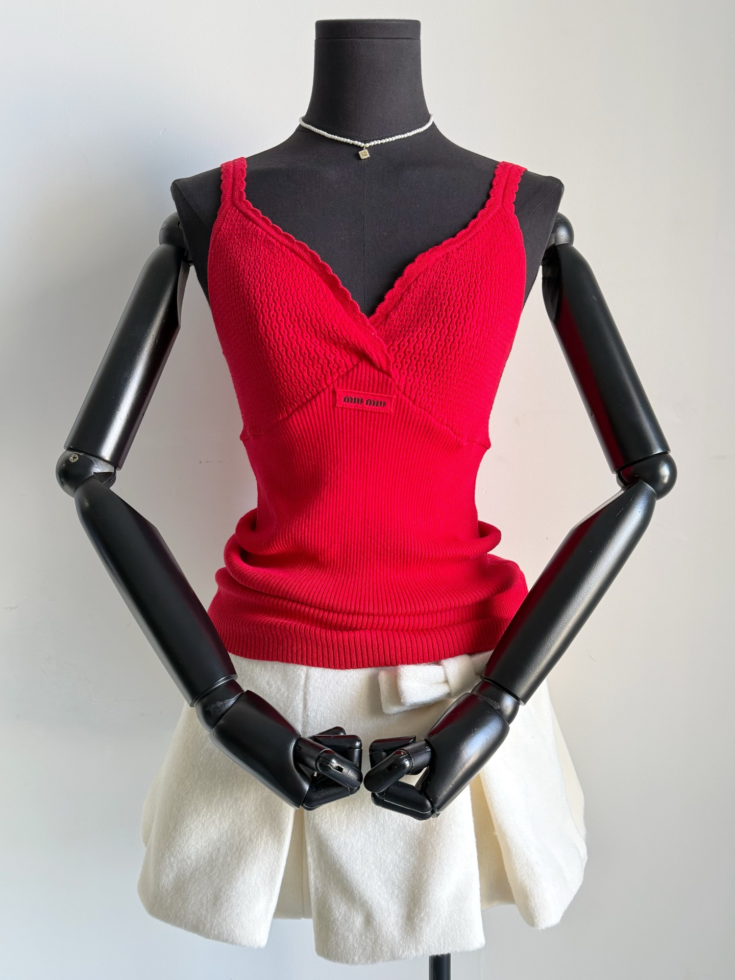 NO:736026,True red · Detailed real-life photos. We also have new colors added to the cabinet at the end of the year. The color of this red envelope vat is custom-dyed. It can really show whiteness and temperament. It will not be picky about skin color at all. I recommend all new and old customers to try it boldly!!,,19860909正红色·细节实拍图 柜子年底新增的颜色我们也出 这个红包缸定染的色调 真正做到了显白太气质 完全不会挑肤色 推荐各位新老顾客大胆尝试 !!,,,Women's clothing