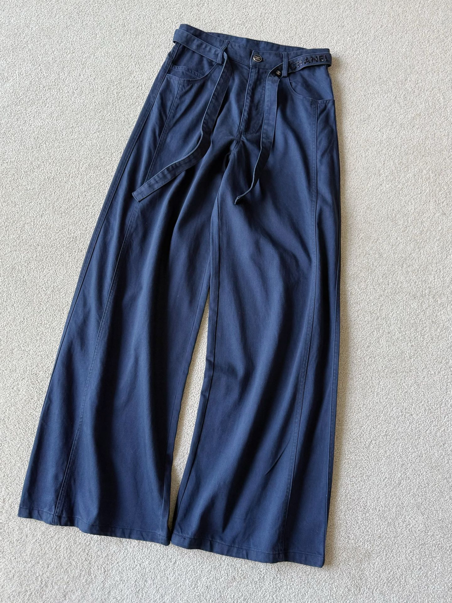 NO:747756,Deep navy blue·Detailed real shots. Softer than ordinary jeans, more straight and drapey than ordinary casual pants. The ceiling between the two!!,,jeans,19860909深藏蓝·细节实拍图 比普通牛仔裤更柔软 又比普通休闲裤更挺拔有垂坠感 介于两者之间的天花板 !!,,jeans,,Women's clothing