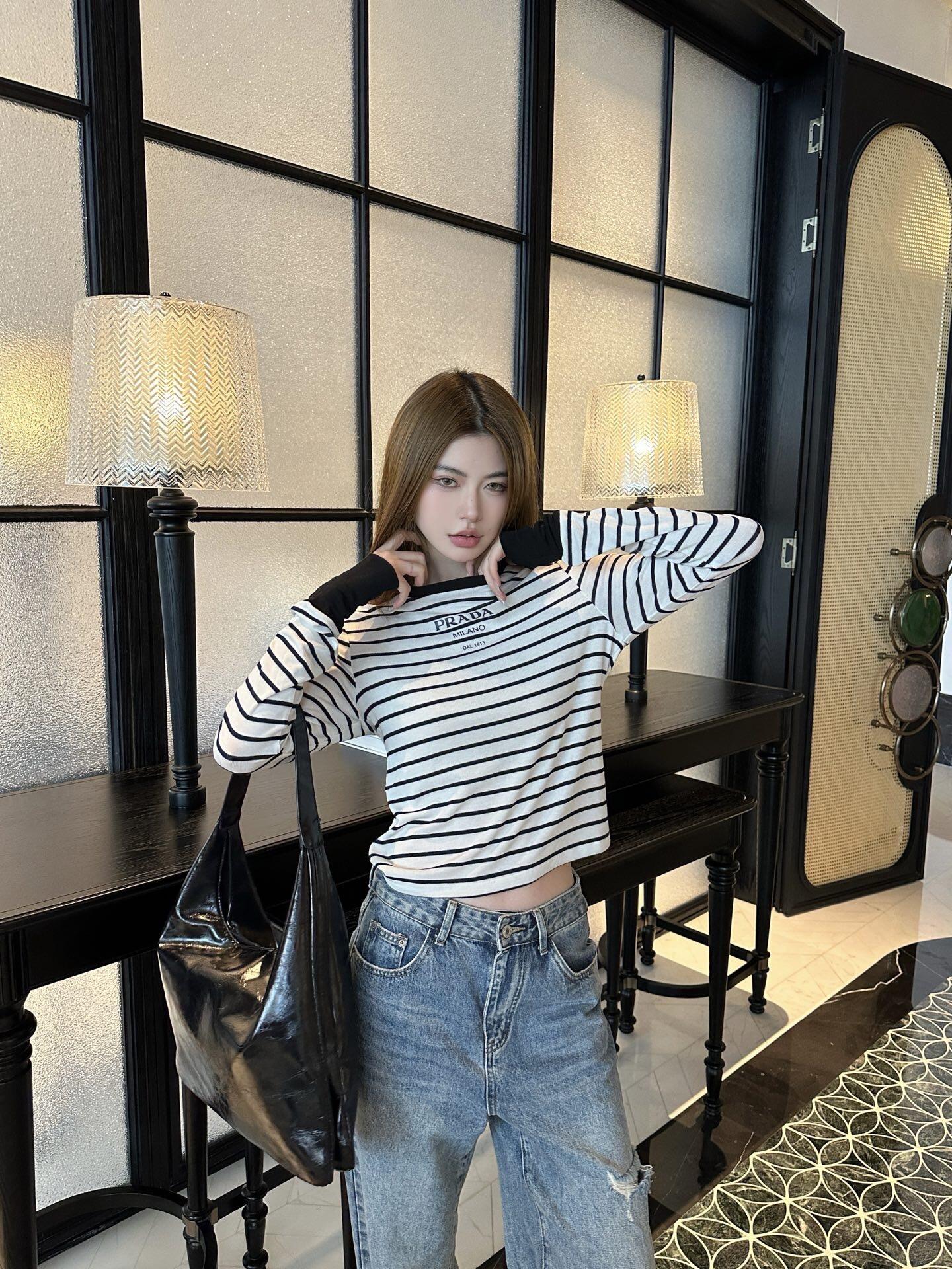 NO:752346,A must-have long-sleeved tee for the transitional season,19860909过渡季节必备长袖tee,,,Women's clothing