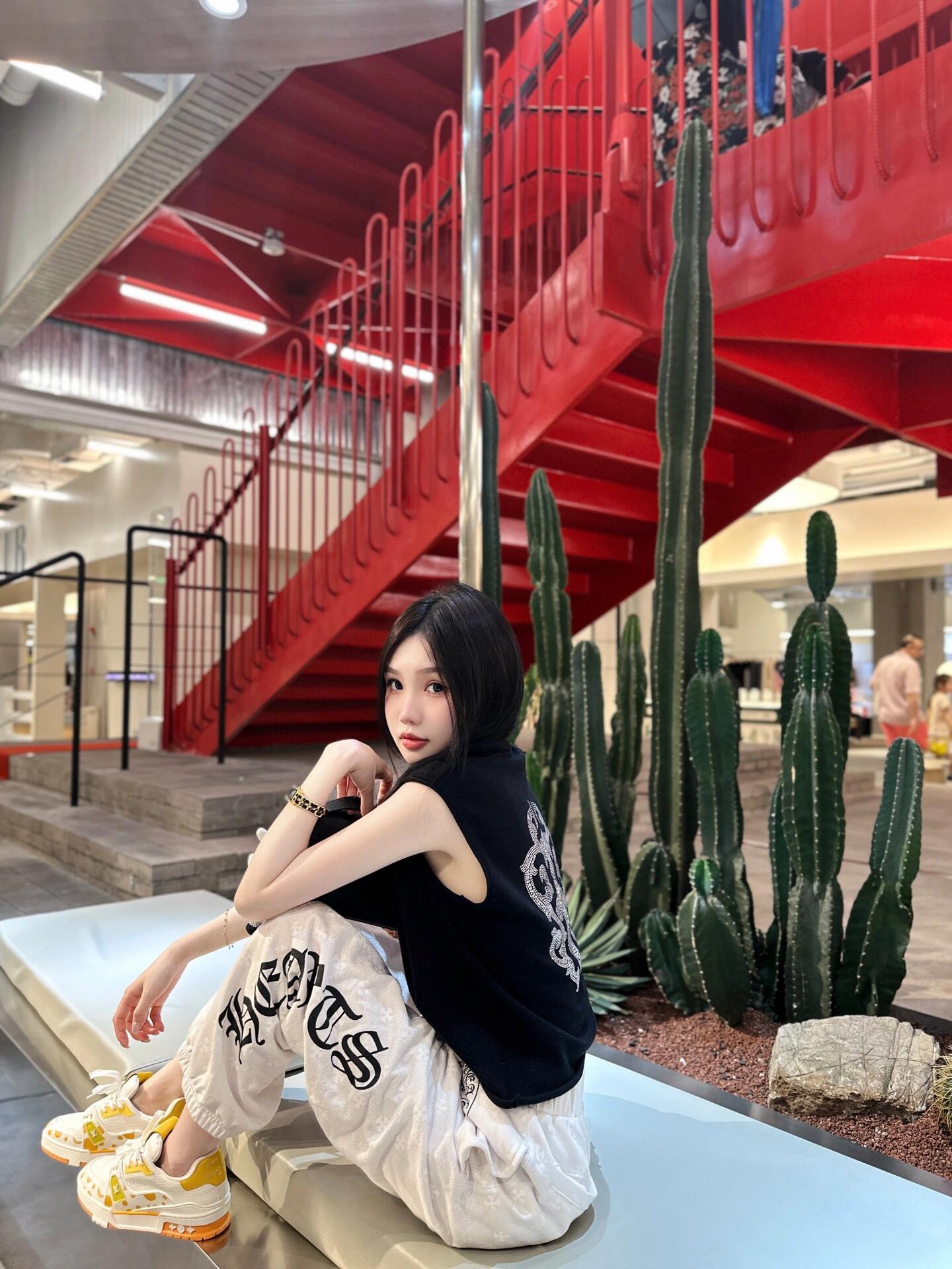 NO:793788,Proper VIP logo, whoever wears it looks better,19860909妥妥的vip标识 谁穿谁美,,,Women's clothing
