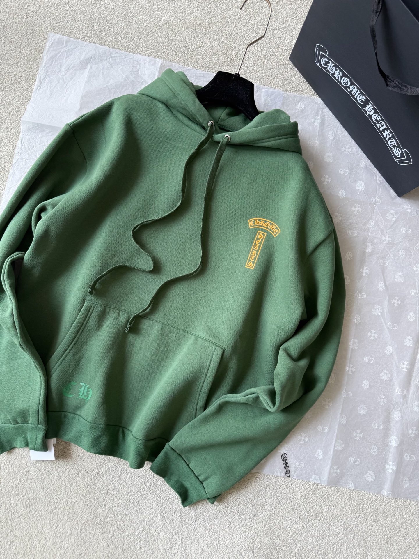 NO:793779,Only high-end players understand the gold content of this sweatshirt. If you have color, you must buy a higher version!! Look for the consistent hue saturation of my yb. The real thing is so good that I can't express it. I recommend you to boldly buy it and taste it carefully. Customized bottom fleece and brushed sweatshirt fabric. In-tank custom dyeing with green elastic threads of the same tone. Delicate processing. There is no pressure to wear it next to the body. The whole dress has a consistent tone with no color difference. Imported machine specially adjusted glue printing  No one will reject its good looks ~~,,hoodie,sweatshirts,19860909只有高阶玩家才懂这件卫衣含金量 有颜色的一定要买高版本 !! 认准我家yb一致的色调饱和度 实物真的太正了我无法言表 推荐各位大胆入手,细品一番 定制底抓绒磨毛卫衣面料 包缸定染同色调绿色弹力螺纹 处理细腻 贴身穿完全无压力 整件衣服呈现一致的色调,无色差 进口机器特调胶浆印花 没人会拒绝它的高颜值 ~~,,hoodie,sweatshirts,,Women's clothing