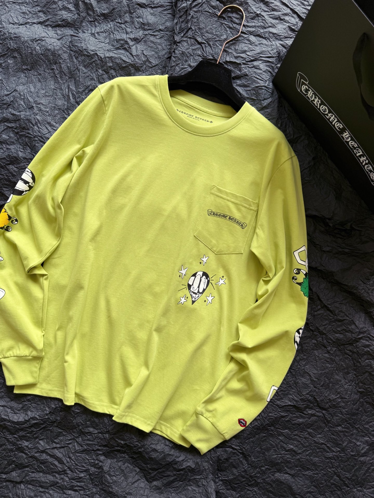 NO:793784,I know it all, high-end players of Chrome Hearts love to collect this kind of colorful tees every day. If you have colorful things, you must buy a high-end version. I don’t know if you don’t compare, but I will be shocked when I compare. My home really restores the essence of saturation, white and very high-end green!! Customized high-weight plain cotton is durable. In addition to high-quality fabrics, the details are also better. The combination of imported machine printing and foam printing, and the embellishment of small logos on the sleeves. Every detail is traceable ~~,,chrome hearts,19860909懂得都懂,克罗心高阶玩家 日常都爱收这种彩色tee 有颜色的东西一定要买高版本 不对比不知道,一对比吓一跳 我家真正还原饱和度的精髓 显白又很高级的绿色 !! 定制高克重平纹棉经久耐穿 除了优质面料,细节上也是更胜一筹 进口机器印花加发泡印花结合 以及袖子上小logo的点缀 每一处细节都是有迹可循 ~~,,chrome hearts,,Women's clothing