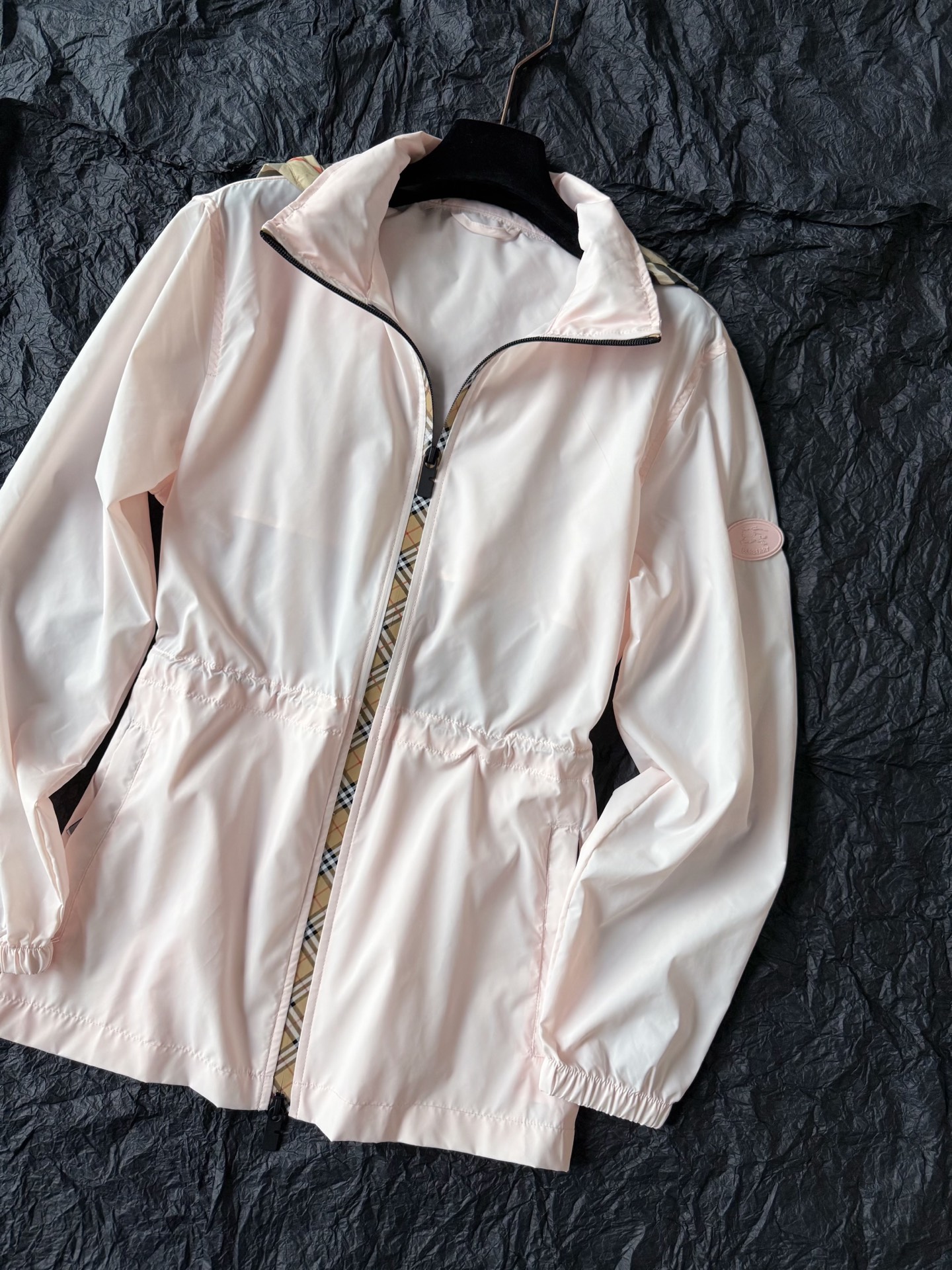 NO:806135,Light pink·Detailed real photos. The hat can be stored or opened. The drawstring can be used to tighten the waist and be unlocked in various ways.,,hats,19860909淡粉色·细节实拍图 帽子可以收纳也可以打开 抽绳可收腰多种穿法任意解锁.,,hats,,Women's clothing