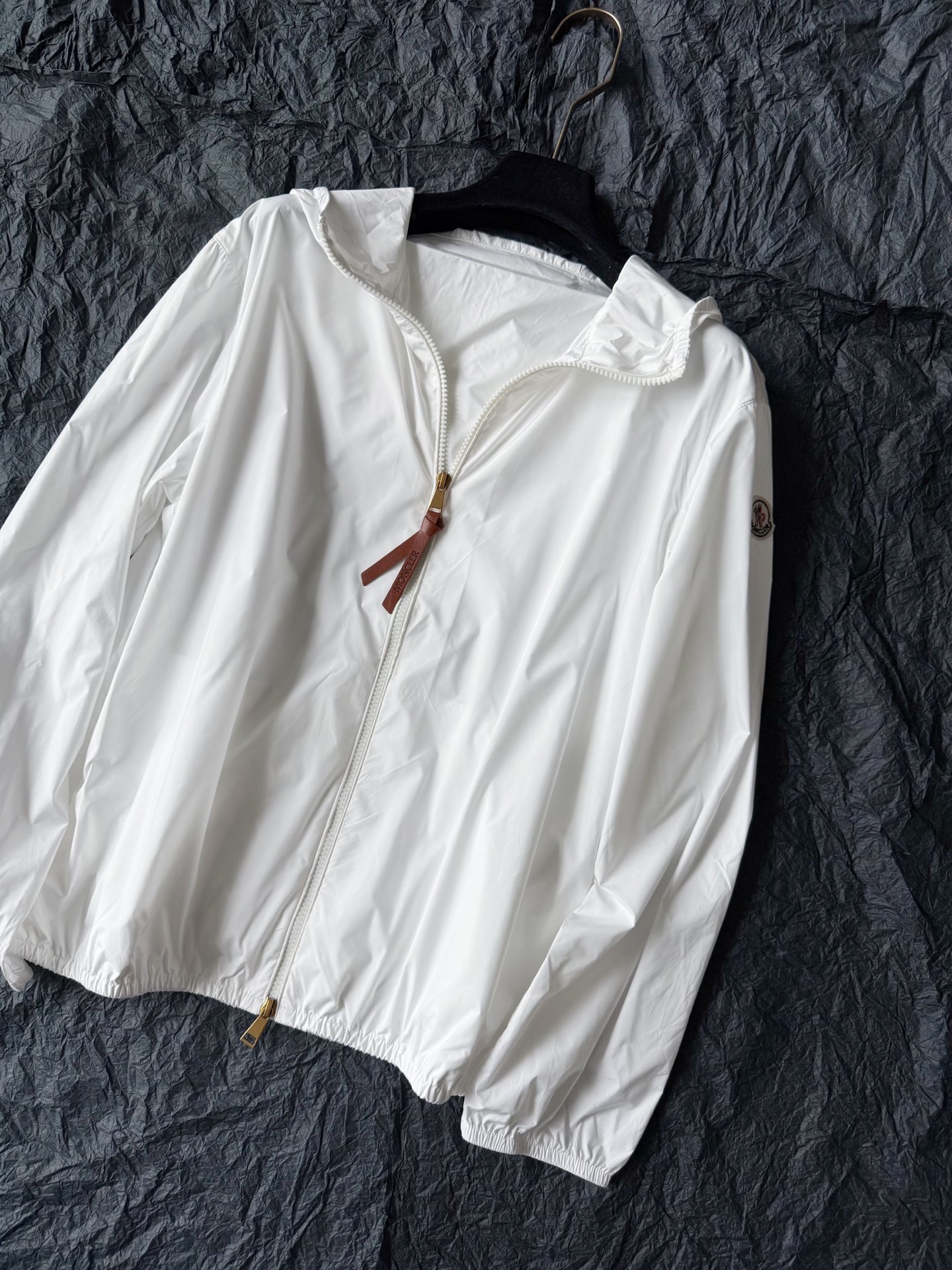 NO:827440,Real photos of white details. It is very convenient to carry when going out every day. It is a practical item when you pull it out at any time ~,,19860909白色·细节实拍图 日常出门携带很方便 随时翻出来都是实用单品 ~,,,Women's clothing