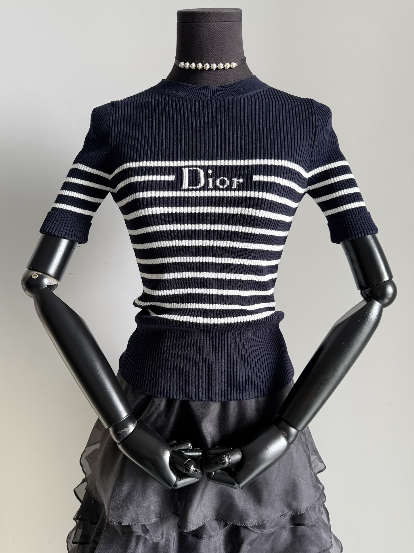 NO:807656,Deep Navy·Details Actual Photos This black color that many people make is actually Deep Navy (dr classic color). Our fabrics, textures and styles are all the same.19860909深藏蓝·细节实拍图 这一款很多人都做的黑色 其实是深藏蓝（dr经典色 我们的面料和纹路还有版型都一致,,,Women's clothing