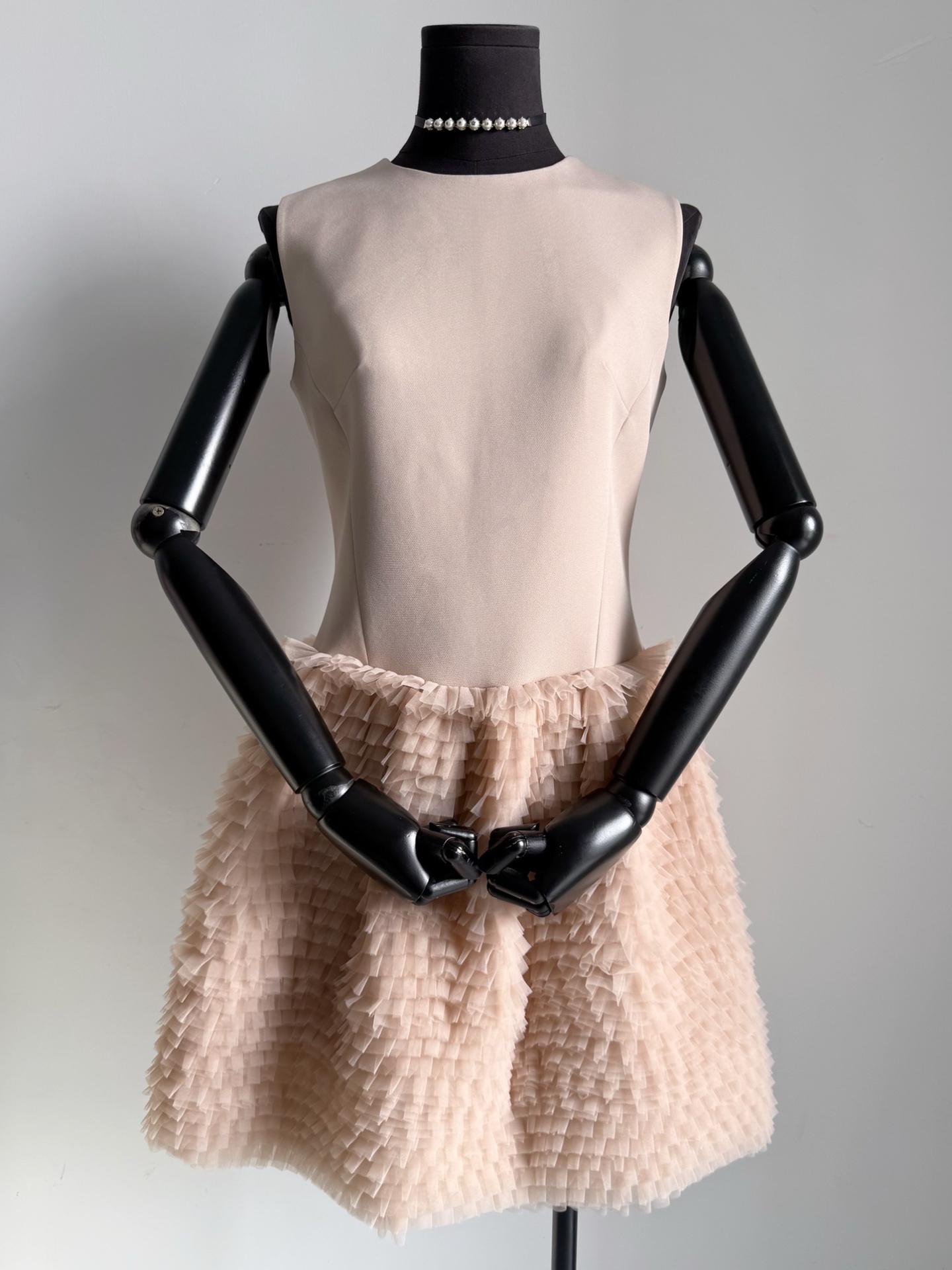 NO:807094,Such an aesthetic cake dress, perfect for important days!! It is a piece that makes people feel good even when hanging in the closet. It will never lose to the four-digit items in the mall. My excellent fabrics and excellent tailoring are really worthy of your careful appreciation!! It can be used for daily life or for parties. Specially processed polyester fiber silk wool fabric. The hem is spliced with a multi-layered cake lace skirt. The loft and three-dimensionality are just right. It does not look fat or bloated, and the proportions and leg lines are excellent. Simple, exquisite and effortless to wear.  Both good-looking and practical, skirts,19860909好审美蛋糕裙 重要日子包出片的 !! 挂在衣橱也让人心情好好的一件 绝不输商场里四位数的单品. 我家绝好的面料加绝好的剪裁 真心值得你们细细品味 !! 可以日常也可以聚会轰趴 特殊处理聚酯纤维丝毛面料 下摆拼接多层蛋糕蕾丝裙 蓬松度和立体感恰到好处 绝不显胖不显臃肿 并且显得比例和腿部线条极好 简约精致且不费心穿搭 既有颜值又考虑到了实穿性,,skirts,,Women's clothing