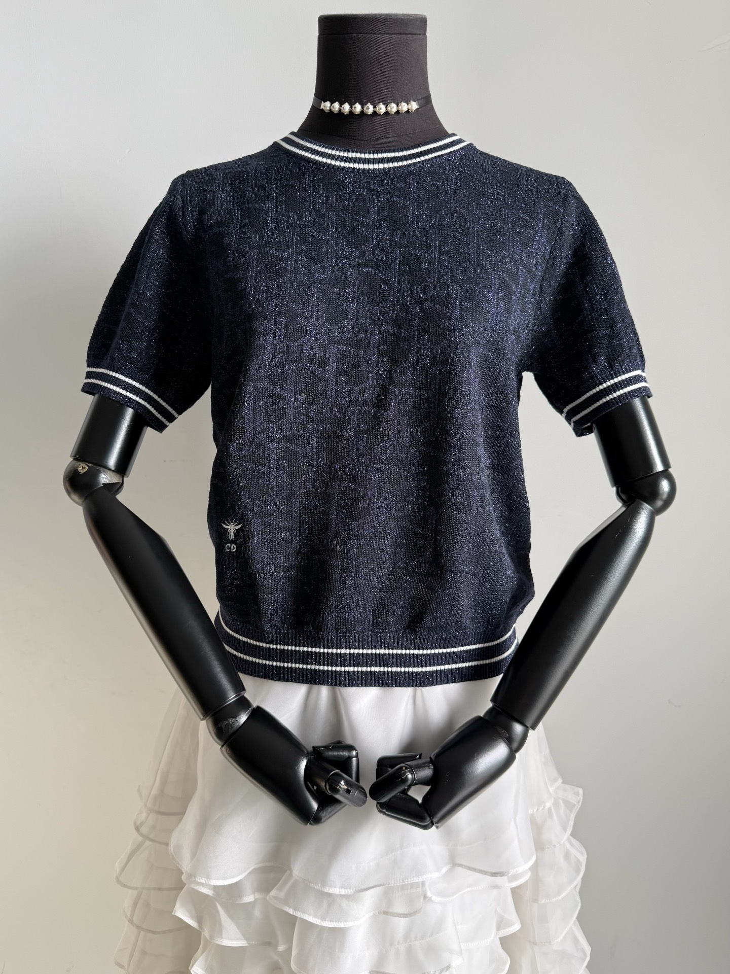 NO:822823,Deep navy blue·detailed real photos. Such a low-key color. It is particularly white and elegant. The light jacquard letters visible to the naked eye are knitted tees that can also be worn in summer~,,19860909深藏蓝·细节实拍图 好低调的颜色 特别显白抬气质 肉眼可见的轻薄提花字母 是夏天也能穿的针织tee ~,,,Women's clothing