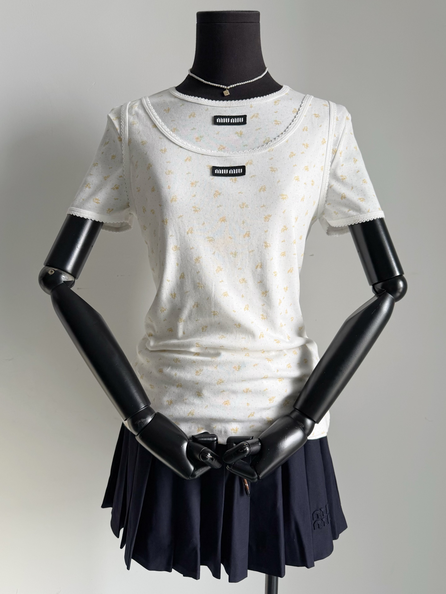 NO:823809,Short-sleeves·Real photos of details. This kind of floral short-sleeves is a must-have when summer comes. Whether worn alone or layered, it gives people a fresh and refined feeling ~~ It is more recommended to layer vests, T-shirts,19860909短袖·细节实拍图 入夏了这种碎花短袖是刚需 不管单穿还是叠穿 都给人清新脱俗的感觉 ~~ 更推荐叠穿背心喔,,T-shirt,,Women's clothing