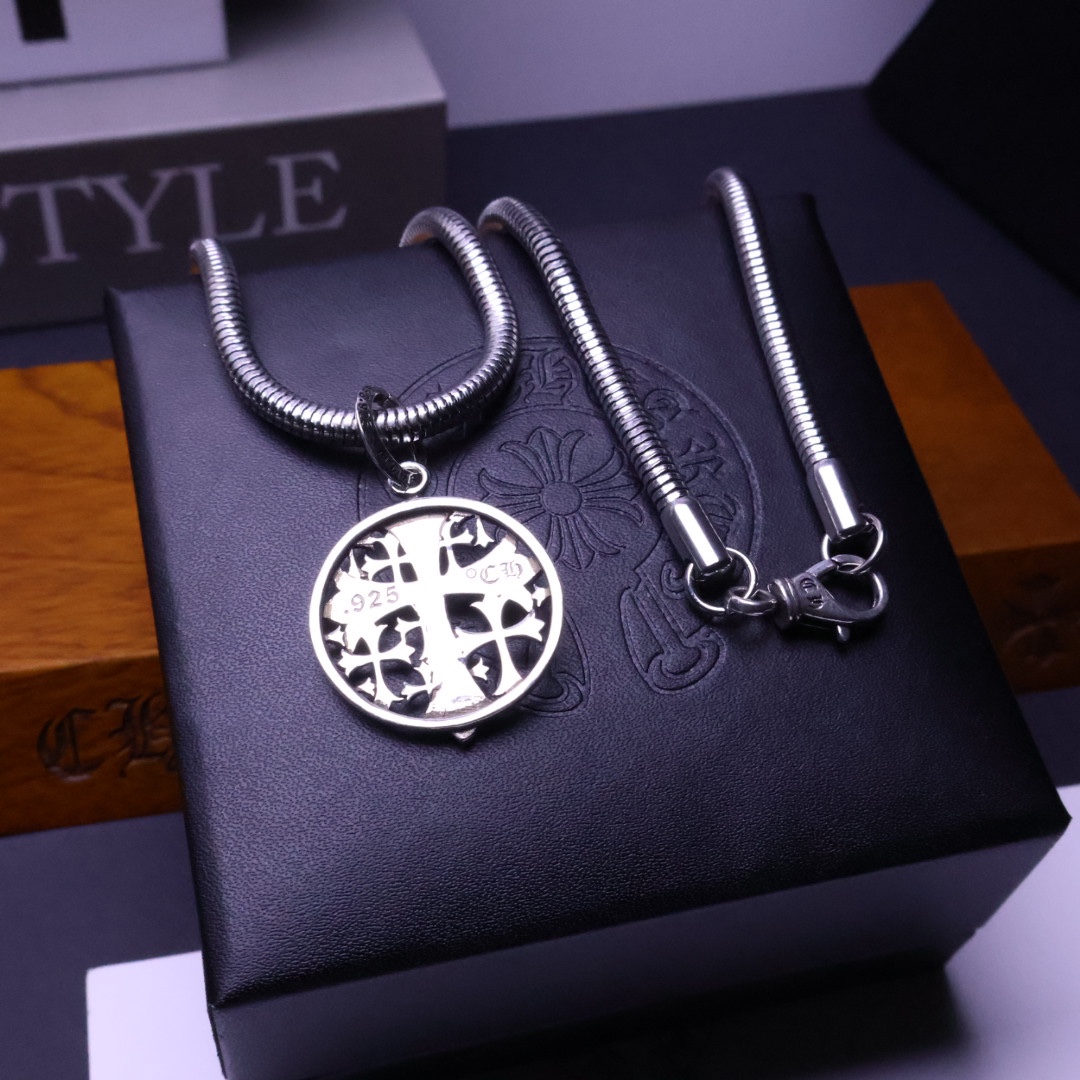𝐂𝐡𝐫𝐨𝐦𝐞 𝐡𝐞𝐚𝐫𝐭𝐬 克罗心✝️项链，帅爆了最新款克罗心项链 ⚜️造型不同的花纹设计风格 呈现出与