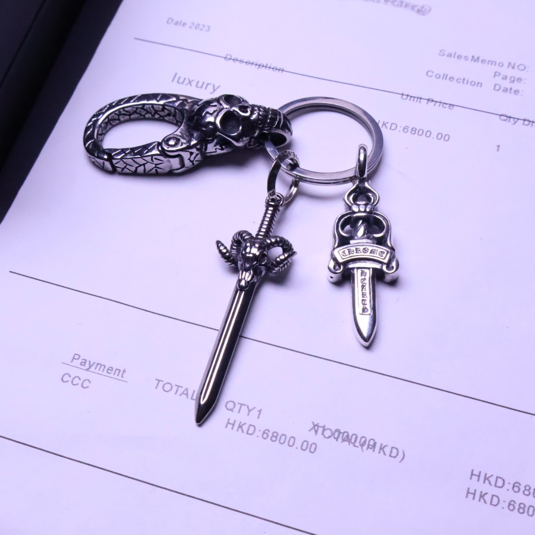 𝐂𝐡𝐫𝐨𝐦𝐞 𝐡𝐞𝐚𝐫𝐭克罗心钥匙扣挂件🔑裤👖包💼挂件 做工、质感一流.小细节提升本身整体品味， 搭配起