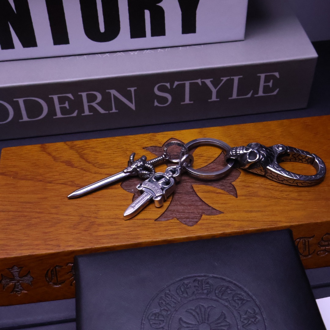 𝐂𝐡𝐫𝐨𝐦𝐞 𝐡𝐞𝐚𝐫𝐭克罗心钥匙扣挂件🔑裤👖包💼挂件 做工、质感一流.小细节提升本身整体品味， 搭配起