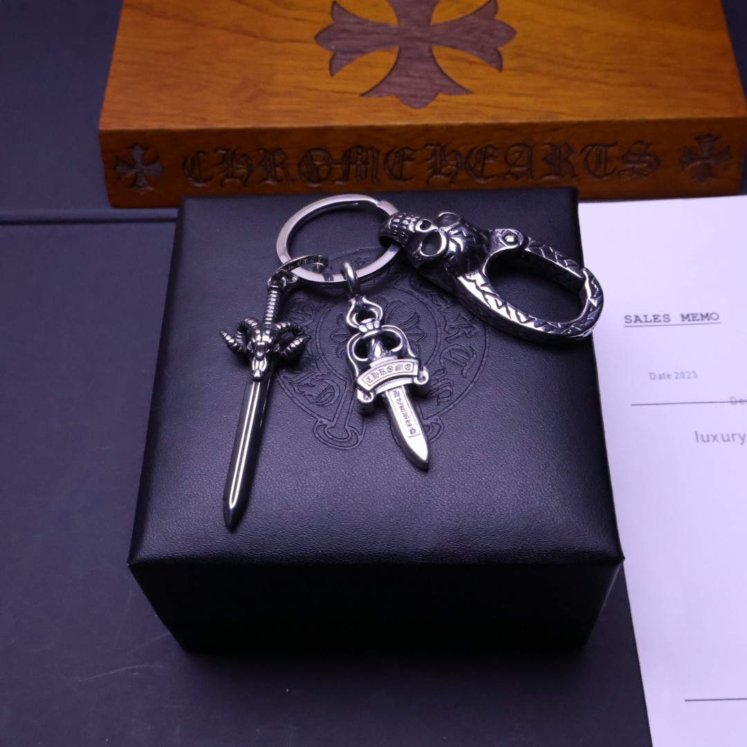 𝐂𝐡𝐫𝐨𝐦𝐞 𝐡𝐞𝐚𝐫𝐭克罗心钥匙扣挂件🔑裤👖包💼挂件 做工、质感一流.小细节提升本身整体品味， 搭配起