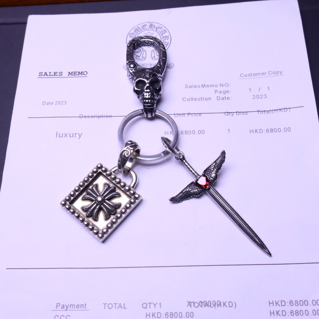 𝐂𝐡𝐫𝐨𝐦𝐞 𝐡𝐞𝐚𝐫𝐭克罗心钥匙扣挂件🔑裤👖包💼挂件 做工、质感一流.小细节提升本身整体品味， 搭配起