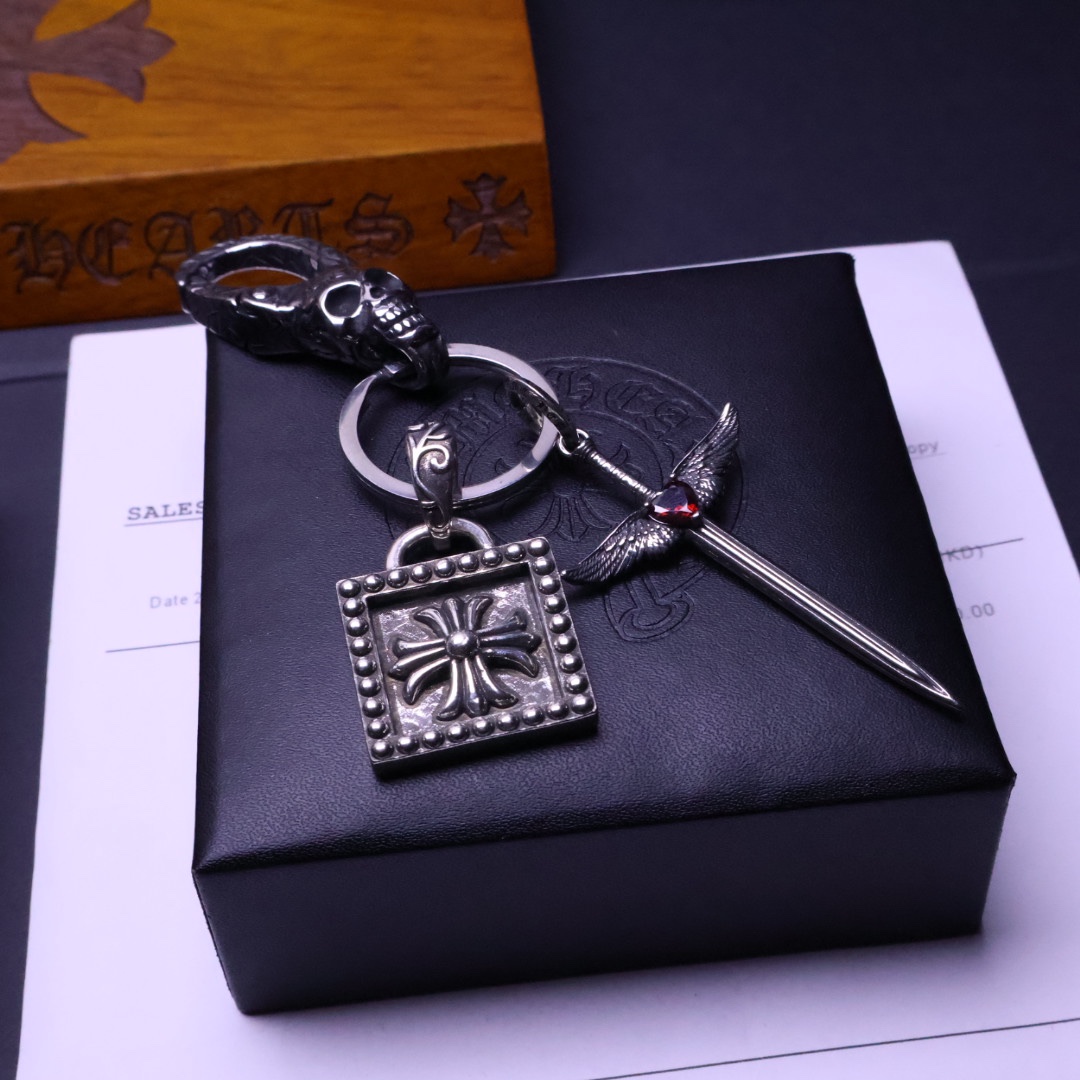 𝐂𝐡𝐫𝐨𝐦𝐞 𝐡𝐞𝐚𝐫𝐭克罗心钥匙扣挂件🔑裤👖包💼挂件 做工、质感一流.小细节提升本身整体品味， 搭配起