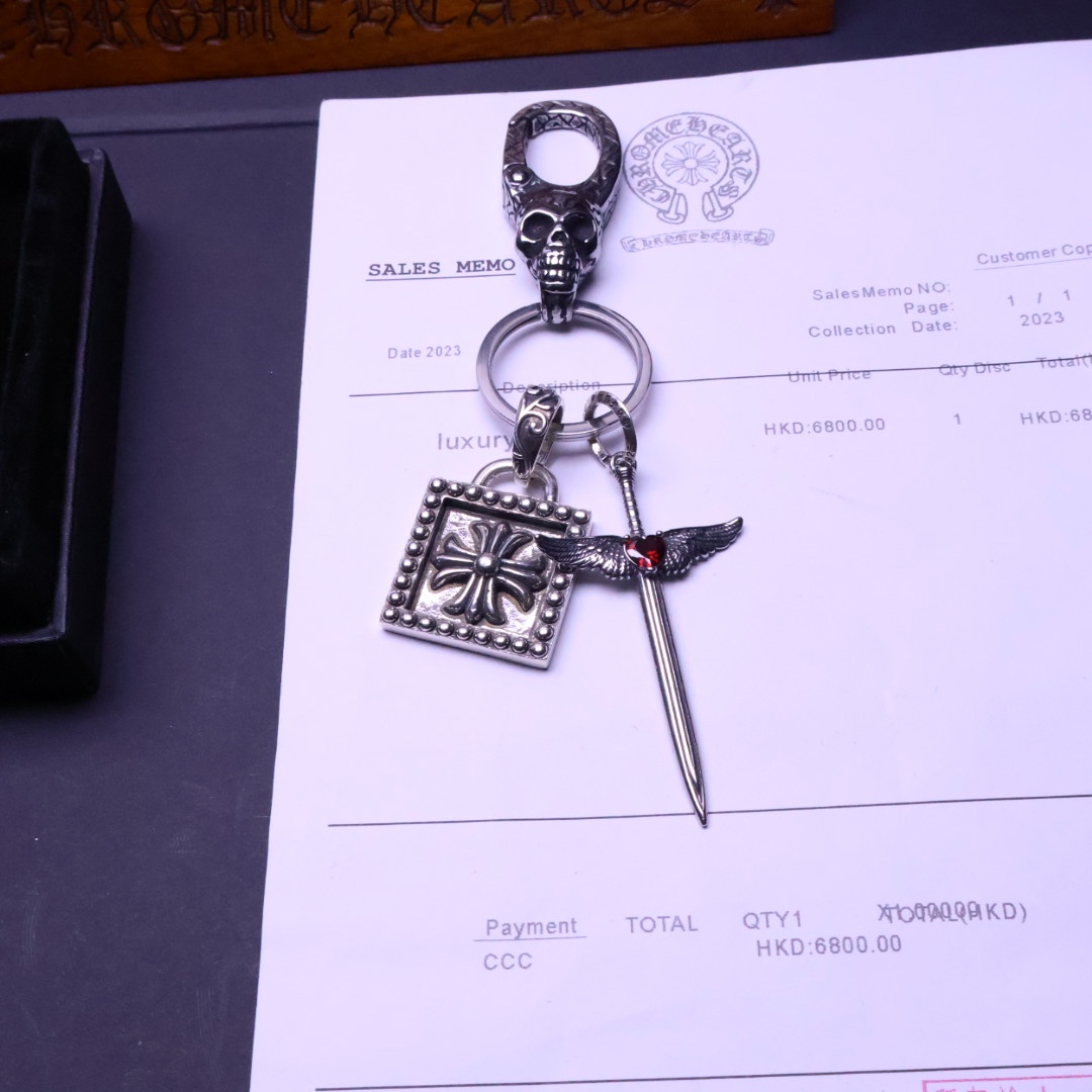 𝐂𝐡𝐫𝐨𝐦𝐞 𝐡𝐞𝐚𝐫𝐭克罗心钥匙扣挂件🔑裤👖包💼挂件 做工、质感一流.小细节提升本身整体品味， 搭配起