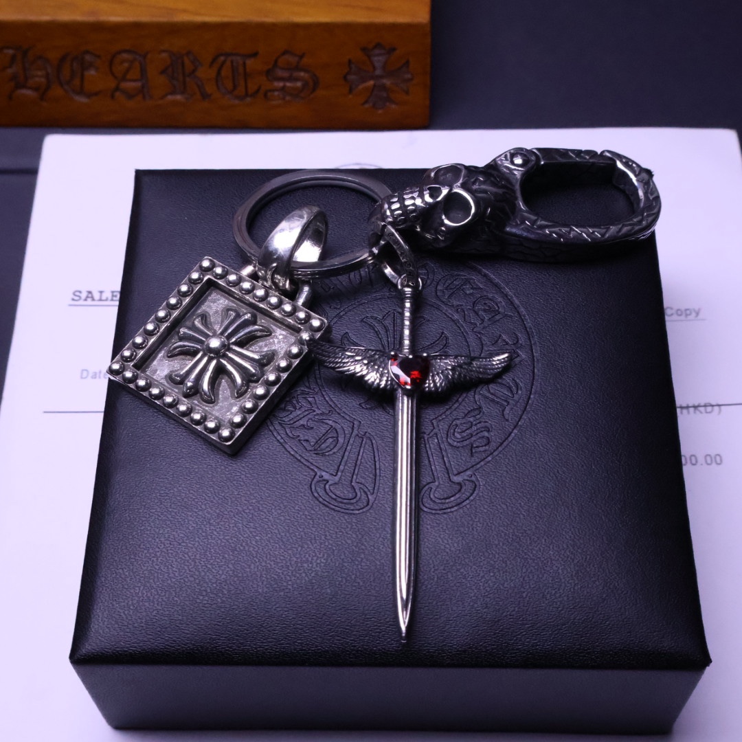 𝐂𝐡𝐫𝐨𝐦𝐞 𝐡𝐞𝐚𝐫𝐭克罗心钥匙扣挂件🔑裤👖包💼挂件 做工、质感一流.小细节提升本身整体品味， 搭配起