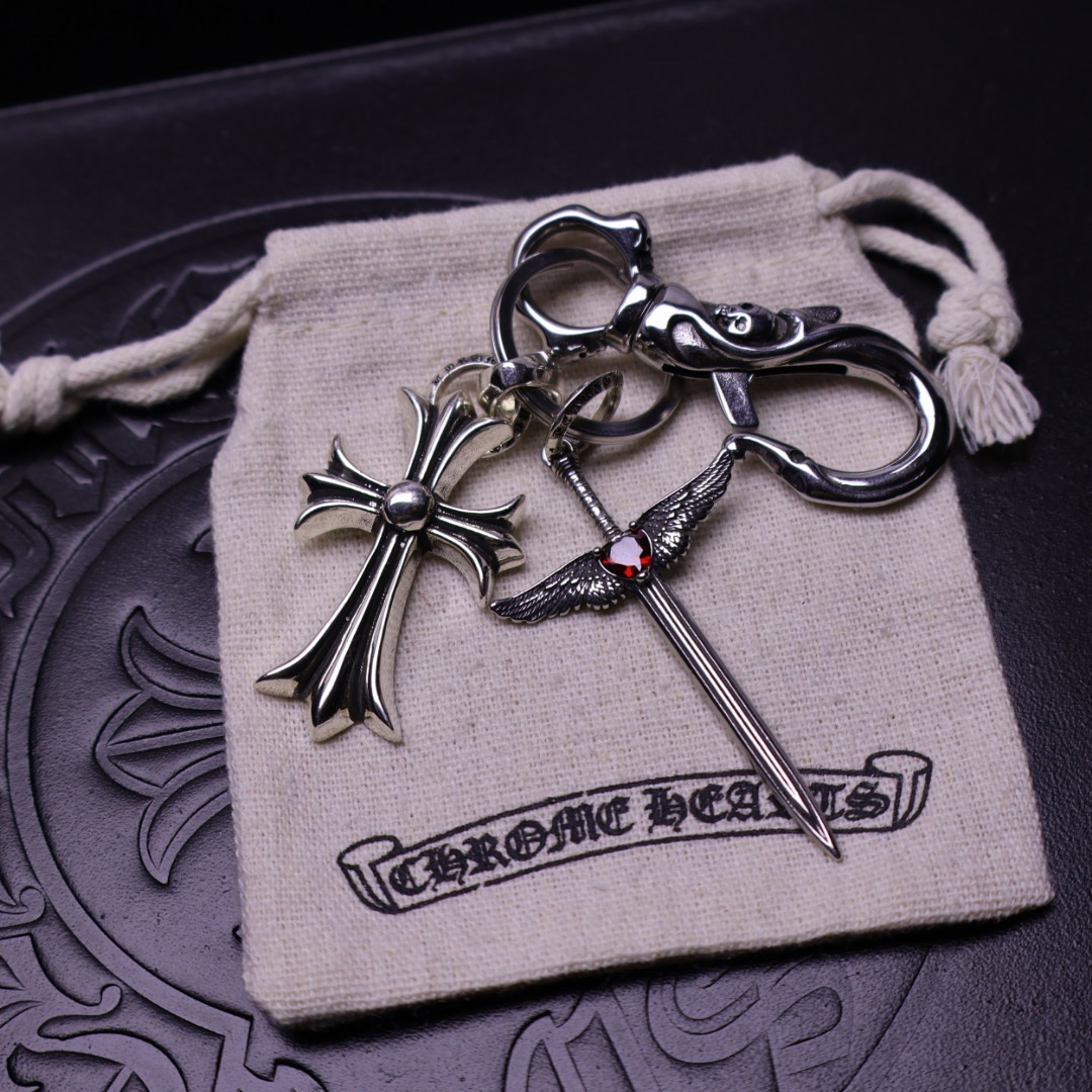 Chrome Hearts 𝐂𝐡𝐫𝐨𝐦𝐞 𝐡𝐞𝐚𝐫𝐭［2025 裤 包 挂件 做工、质感一流