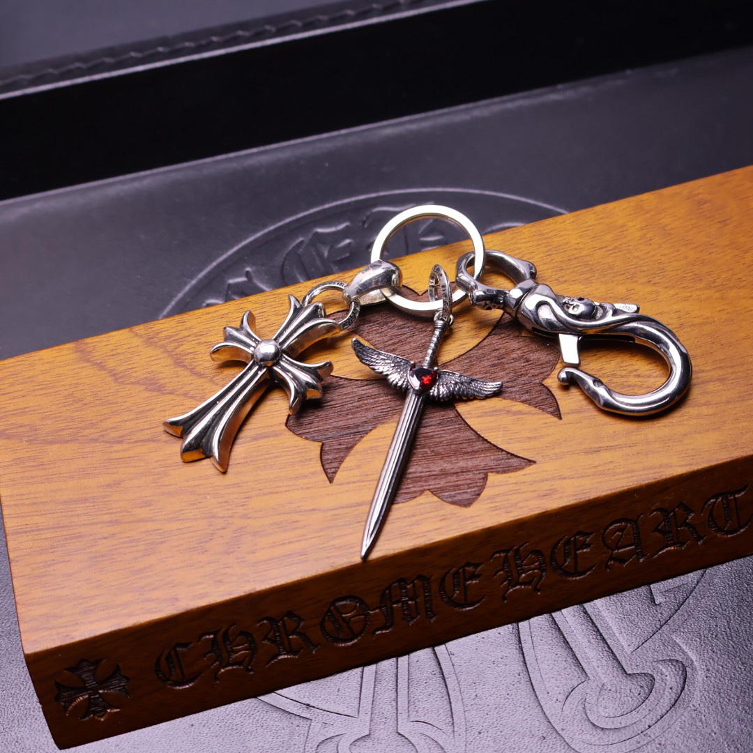 Chrome Hearts 𝐂𝐡𝐫𝐨𝐦𝐞 𝐡𝐞𝐚𝐫𝐭［2025 裤 包 挂件 做工、质感一流