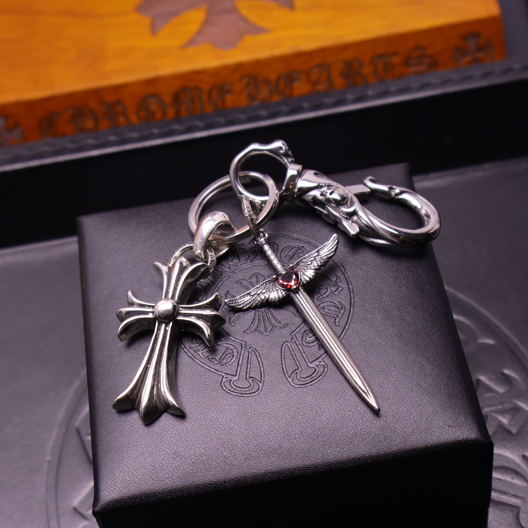 Chrome Hearts 𝐂𝐡𝐫𝐨𝐦𝐞 𝐡𝐞𝐚𝐫𝐭［2025 裤 包 挂件 做工、质感一流