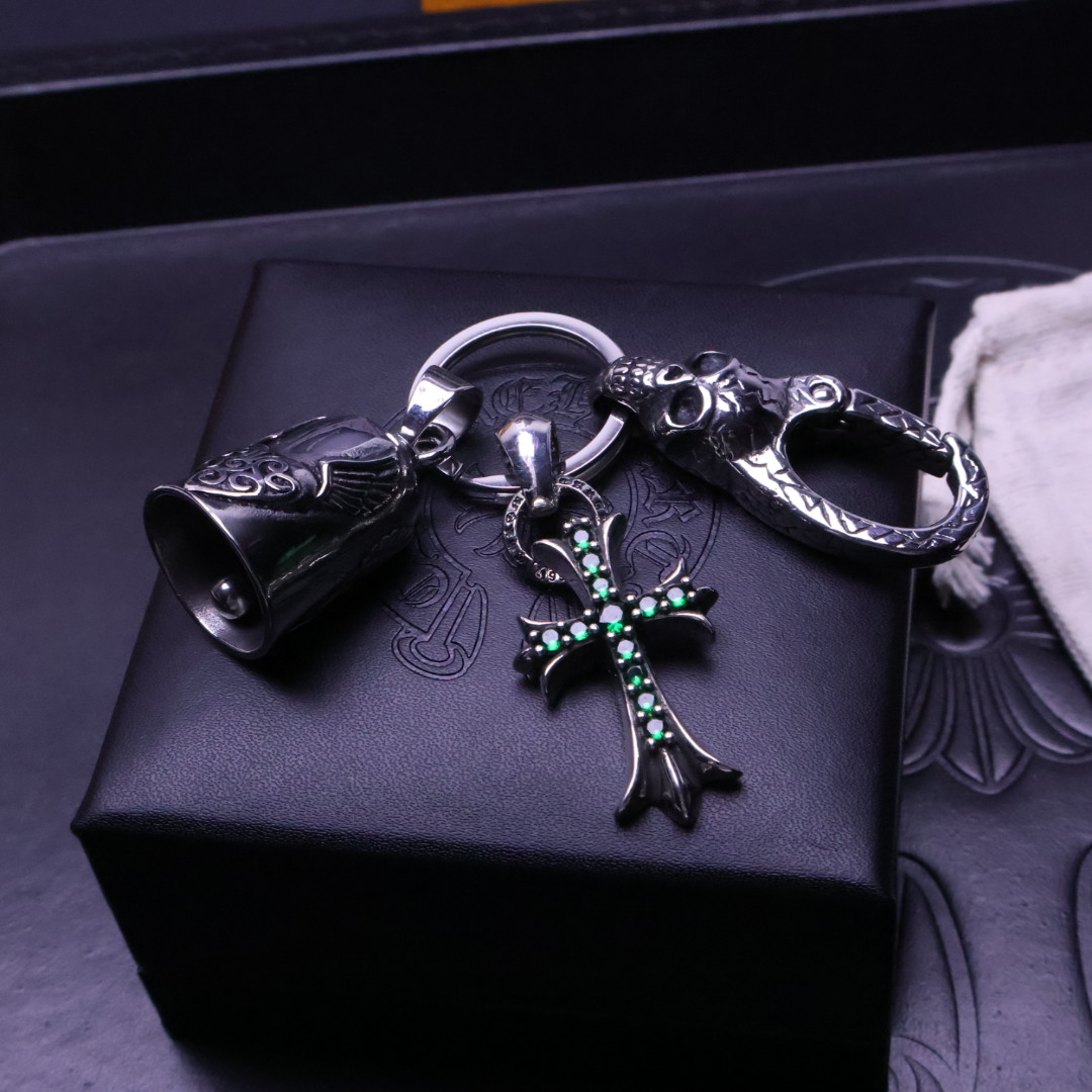 。𝐂𝐡𝐫𝐨𝐦𝐞 𝐡𝐞𝐚𝐫𝐭［2025🎁潮流推荐］克罗心钥匙扣挂件🔑裤👖包💼挂件 做工、质感一流.小细节提