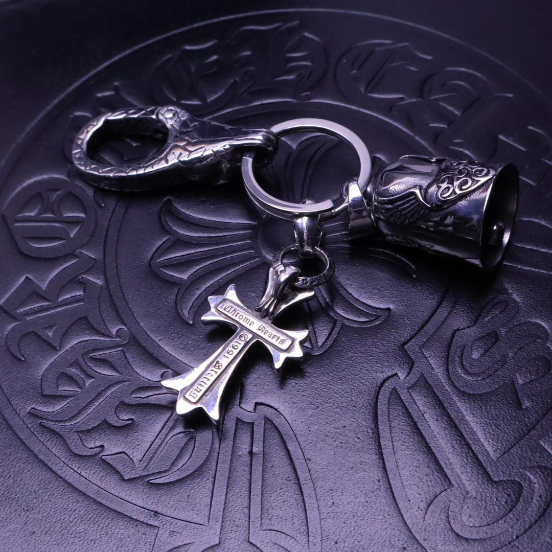 。𝐂𝐡𝐫𝐨𝐦𝐞 𝐡𝐞𝐚𝐫𝐭［2025🎁潮流推荐］克罗心钥匙扣挂件🔑裤👖包💼挂件 做工、质感一流.小细节提