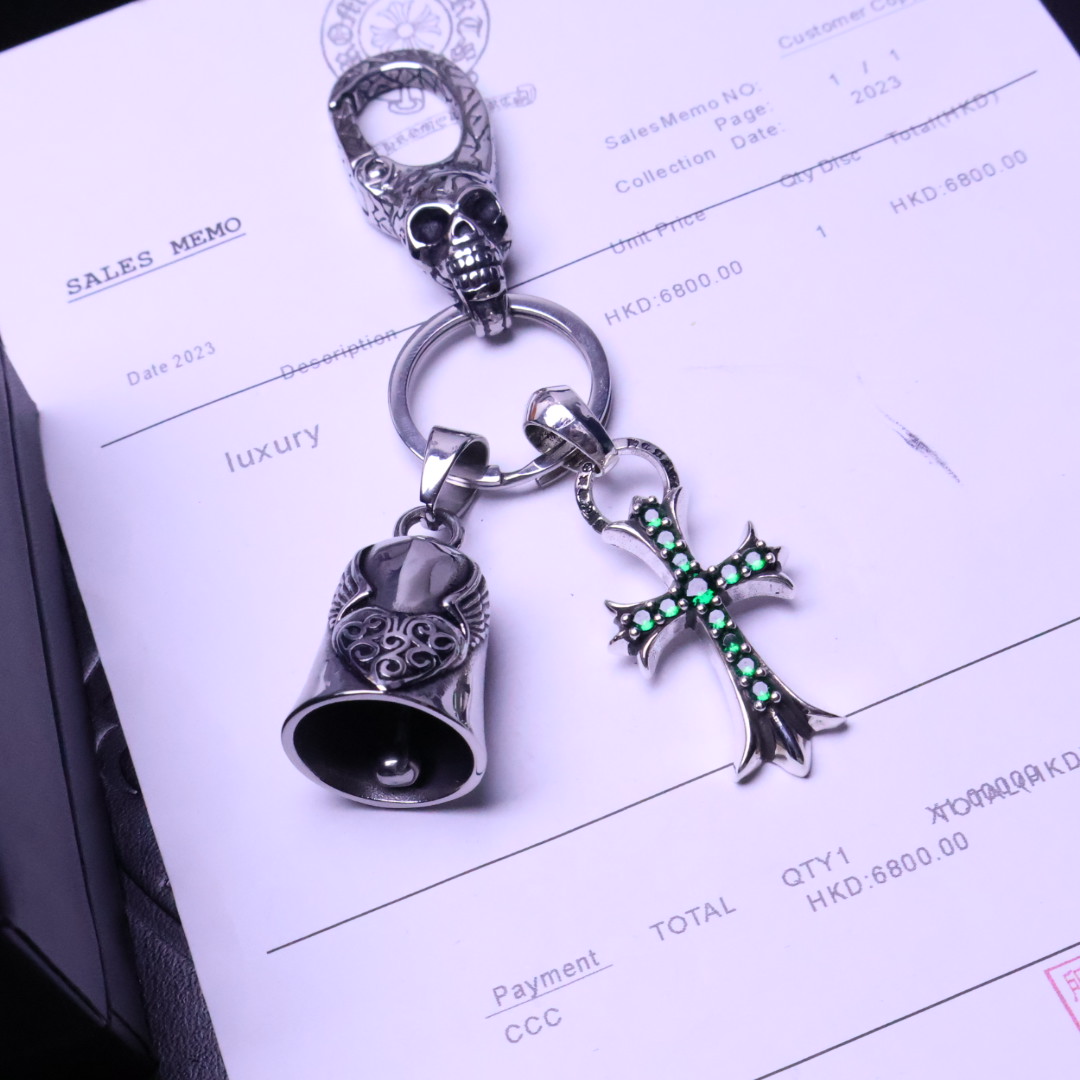。𝐂𝐡𝐫𝐨𝐦𝐞 𝐡𝐞𝐚𝐫𝐭［2025🎁潮流推荐］克罗心钥匙扣挂件🔑裤👖包💼挂件 做工、质感一流.小细节提