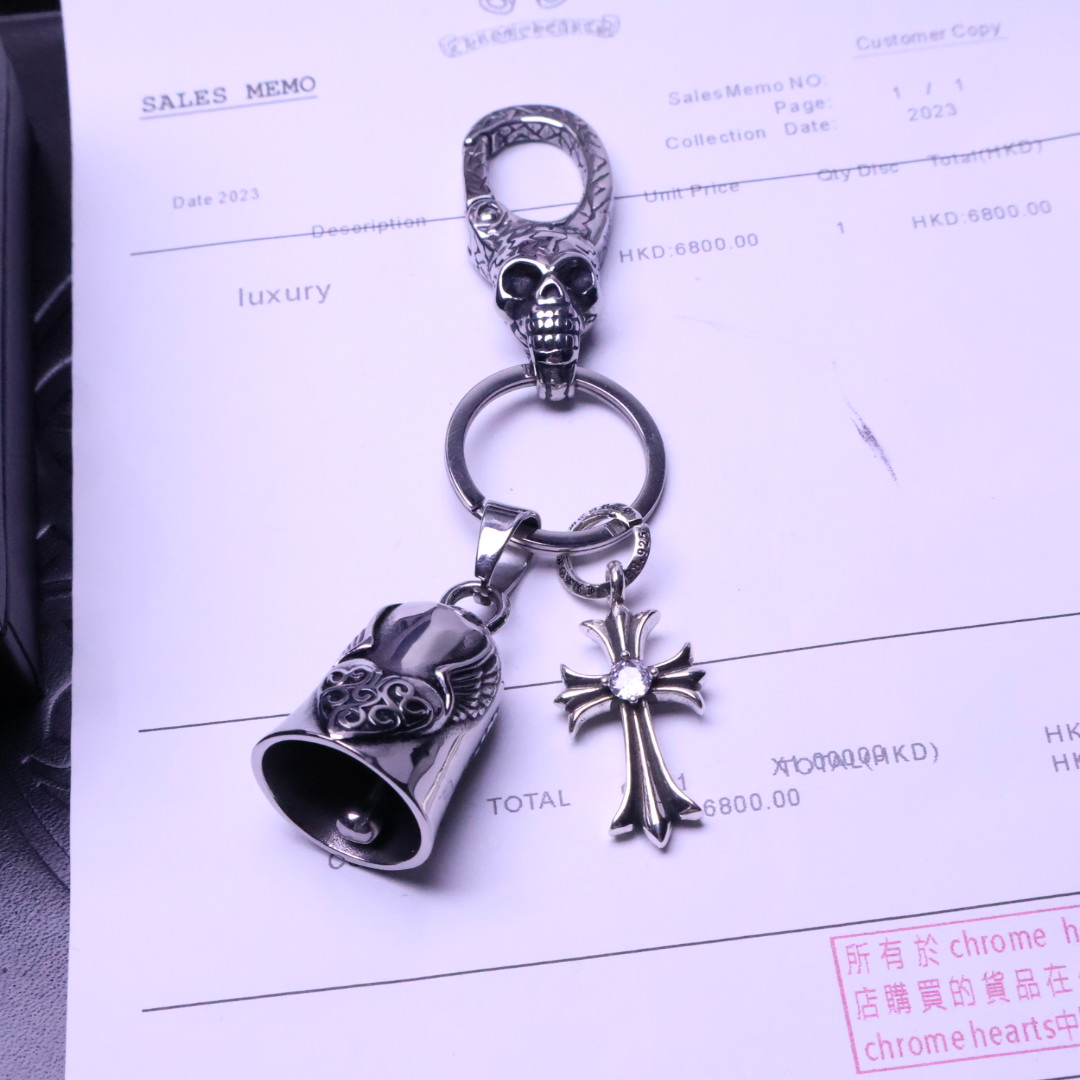 。𝐂𝐡𝐫𝐨𝐦𝐞 𝐡𝐞𝐚𝐫𝐭［2025🎁潮流推荐］克罗心钥匙扣挂件🔑裤👖包💼挂件 做工、质感一流.小细节提