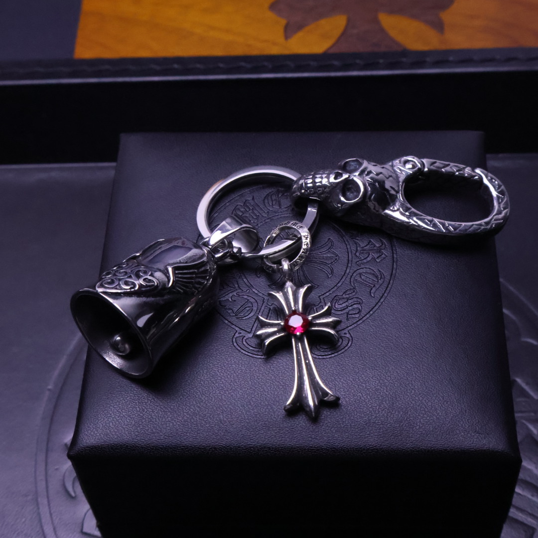 。𝐂𝐡𝐫𝐨𝐦𝐞 𝐡𝐞𝐚𝐫𝐭［2025🎁潮流推荐］克罗心钥匙扣挂件🔑裤👖包💼挂件 做工、质感一流.小细节提