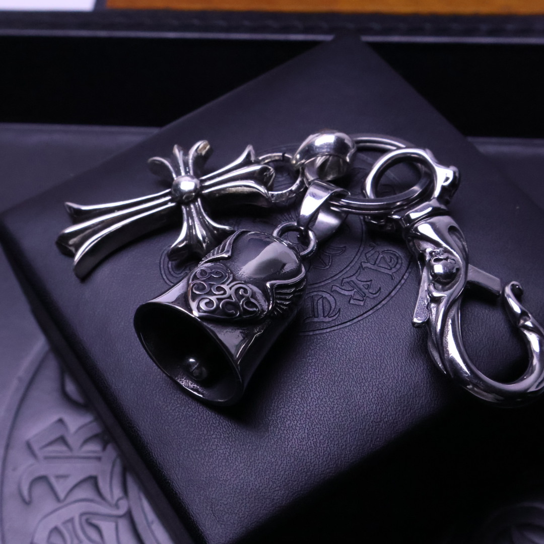 。𝐂𝐡𝐫𝐨𝐦𝐞 𝐡𝐞𝐚𝐫𝐭［2025🎁潮流推荐］克罗心钥匙扣挂件🔑裤👖包💼挂件 做工、质感一流.小细节提