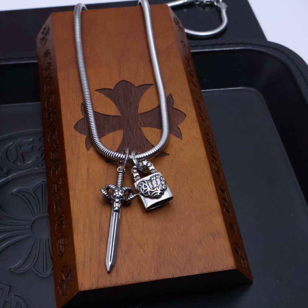 𝐂𝐡𝐫𝐨𝐦𝐞 𝐡𝐞𝐚𝐫𝐭𝐬 克罗心✝️项链，帅爆了最新款克罗心项链 ⚜️造型不同的花纹设计风格 呈现出与