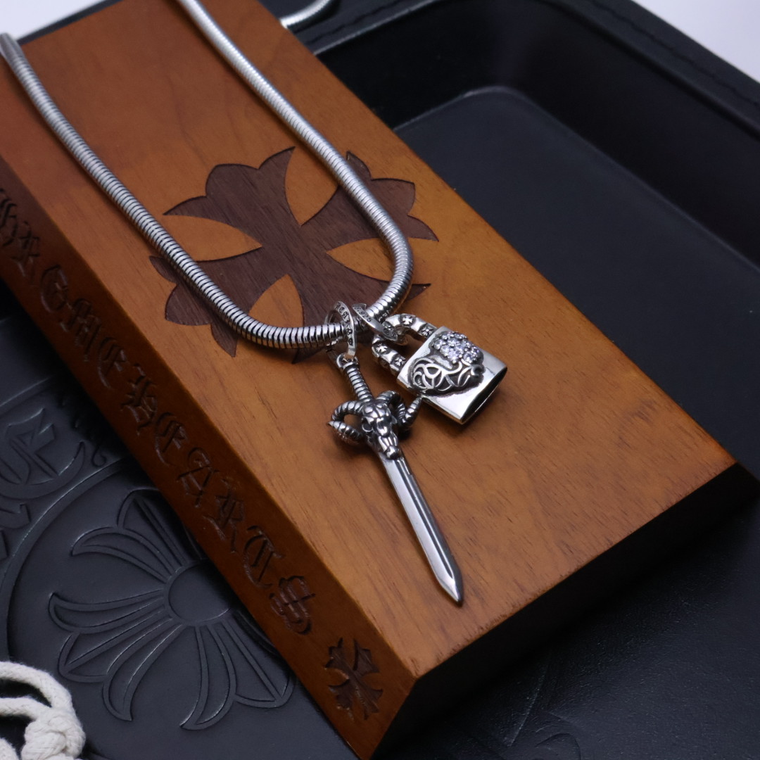 𝐂𝐡𝐫𝐨𝐦𝐞 𝐡𝐞𝐚𝐫𝐭𝐬 克罗心✝️项链，帅爆了最新款克罗心项链 ⚜️造型不同的花纹设计风格 呈现出与