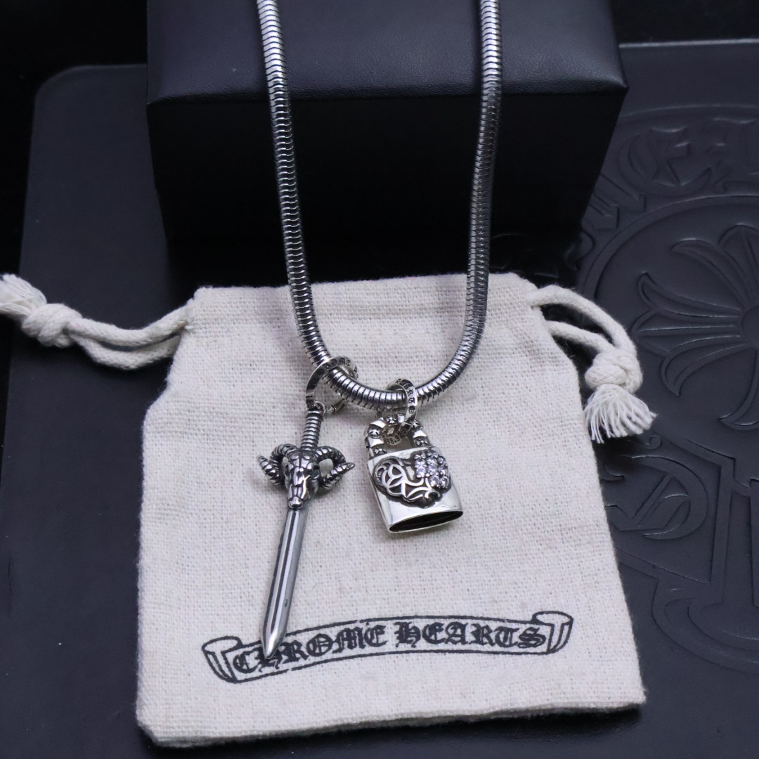 𝐂𝐡𝐫𝐨𝐦𝐞 𝐡𝐞𝐚𝐫𝐭𝐬 克罗心✝️项链，帅爆了最新款克罗心项链 ⚜️造型不同的花纹设计风格 呈现出与