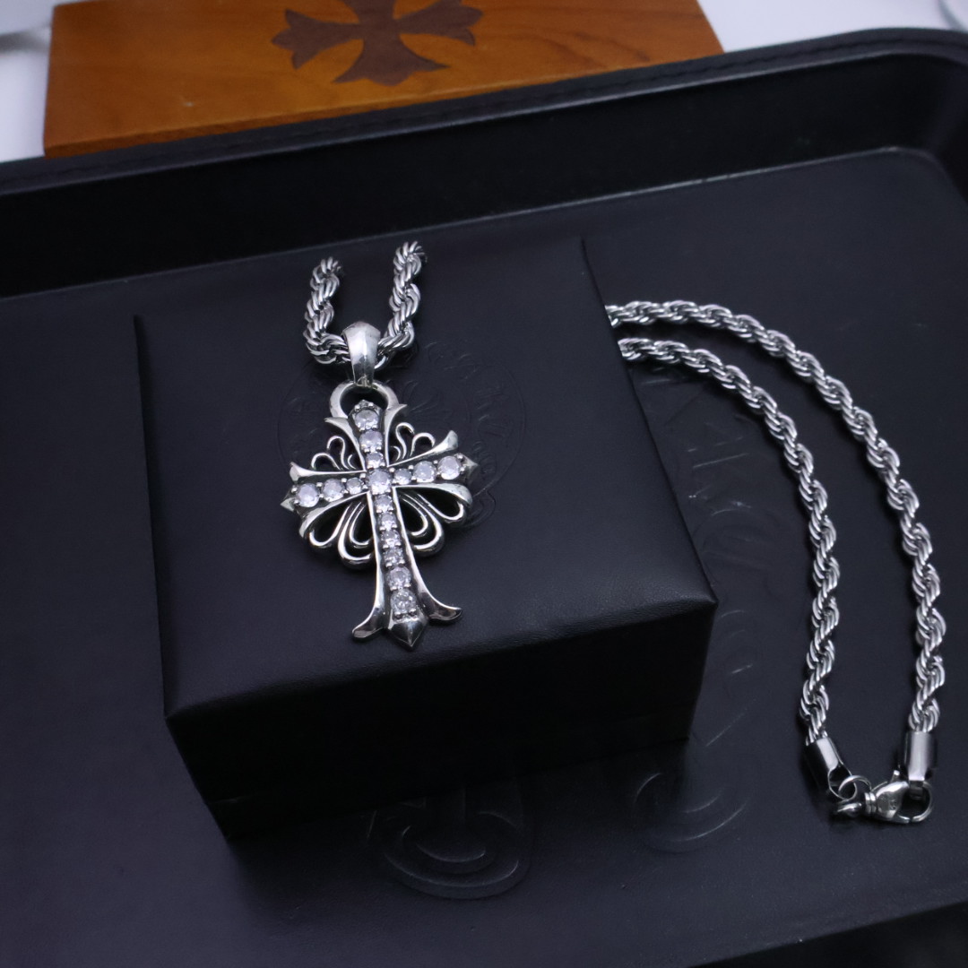 𝐂𝐡𝐫𝐨𝐦𝐞 𝐡𝐞𝐚𝐫𝐭𝐬 克罗心✝️项链，帅爆了最新款克罗心项链 ⚜️造型不同的花纹设计风格 呈现出与
