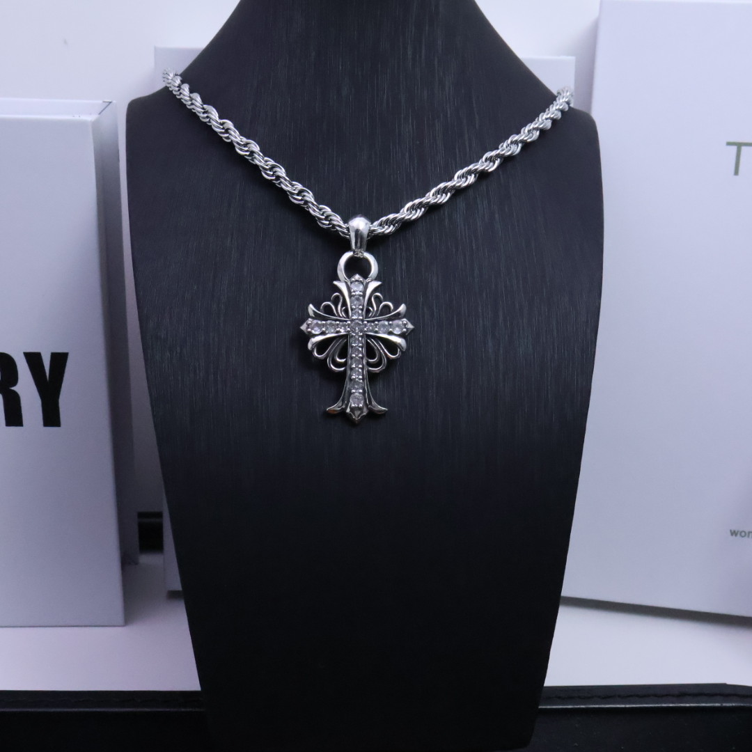 𝐂𝐡𝐫𝐨𝐦𝐞 𝐡𝐞𝐚𝐫𝐭𝐬 克罗心✝️项链，帅爆了最新款克罗心项链 ⚜️造型不同的花纹设计风格 呈现出与