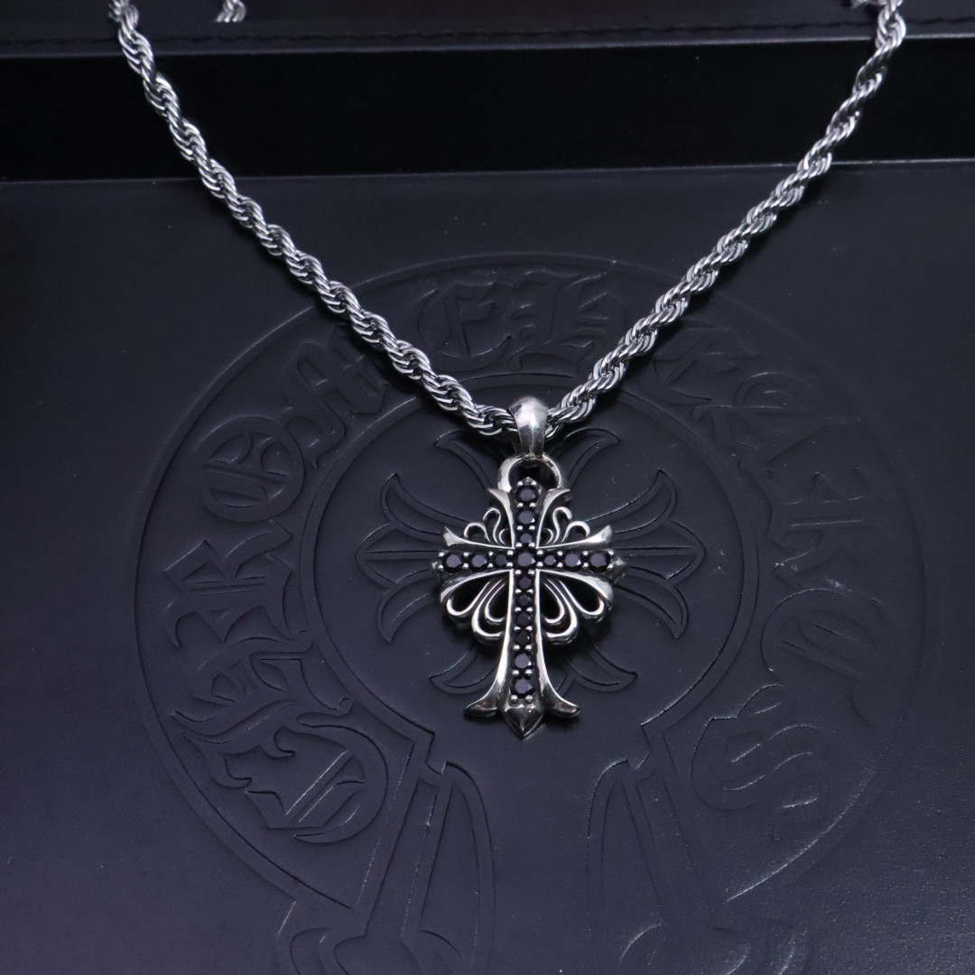 𝐂𝐡𝐫𝐨𝐦𝐞 𝐡𝐞𝐚𝐫𝐭𝐬 克罗心✝️项链，帅爆了最新款克罗心项链 ⚜️造型不同的花纹设计风格 呈现出与