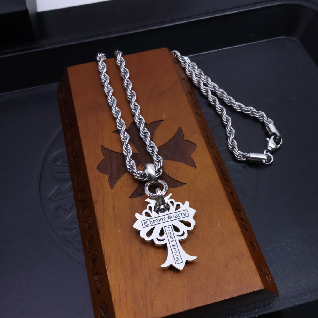 𝐂𝐡𝐫𝐨𝐦𝐞 𝐡𝐞𝐚𝐫𝐭𝐬 克罗心✝️项链，帅爆了最新款克罗心项链 ⚜️造型不同的花纹设计风格 呈现出与