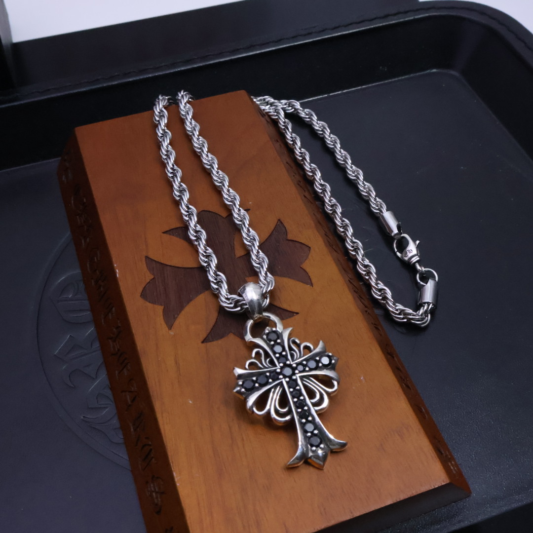 𝐂𝐡𝐫𝐨𝐦𝐞 𝐡𝐞𝐚𝐫𝐭𝐬 克罗心✝️项链，帅爆了最新款克罗心项链 ⚜️造型不同的花纹设计风格 呈现出与