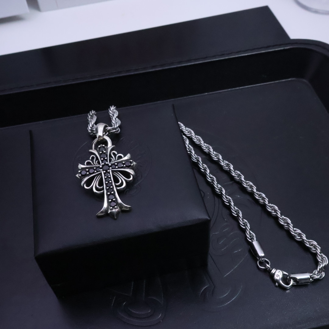 𝐂𝐡𝐫𝐨𝐦𝐞 𝐡𝐞𝐚𝐫𝐭𝐬 克罗心✝️项链，帅爆了最新款克罗心项链 ⚜️造型不同的花纹设计风格 呈现出与
