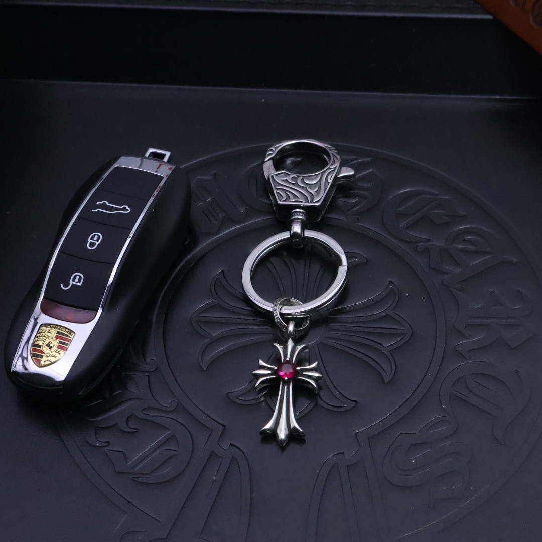 𝐂𝐡𝐫𝐨𝐦𝐞 𝐡𝐞𝐚𝐫𝐭［爆款上架］✝️克罗心钥匙扣挂件🚗挂件🔑裤👖包💼挂件 做工、质感一流.小细节提升